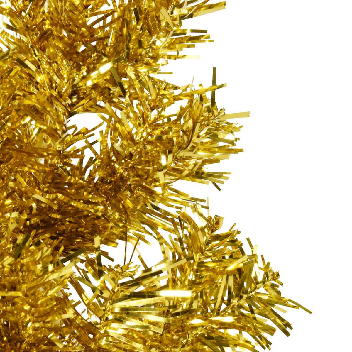 Nahaufnahme von goldenem Lametta auf weißem Hintergrund. Das Lametta ist glänzend und hat ein festliches Aussehen, wahrscheinlich für Weihnachten.