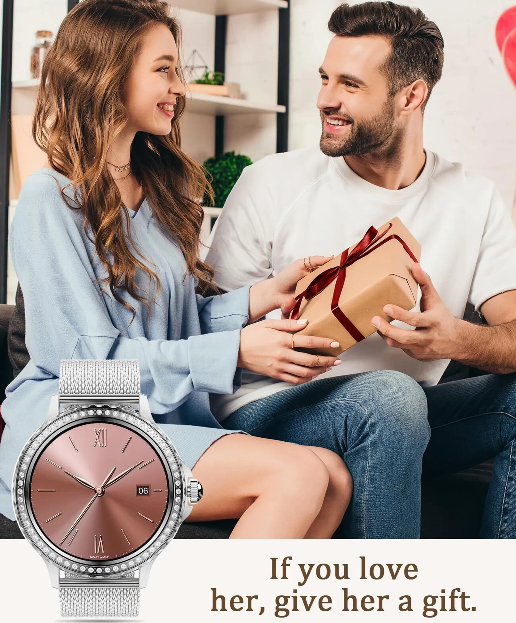 Ein Mann schenkt einer Frau ein Geschenk, eine Uhr davor. Beide lächeln. Das Geschenk ist in einer braunen Box mit roter Schleife.
