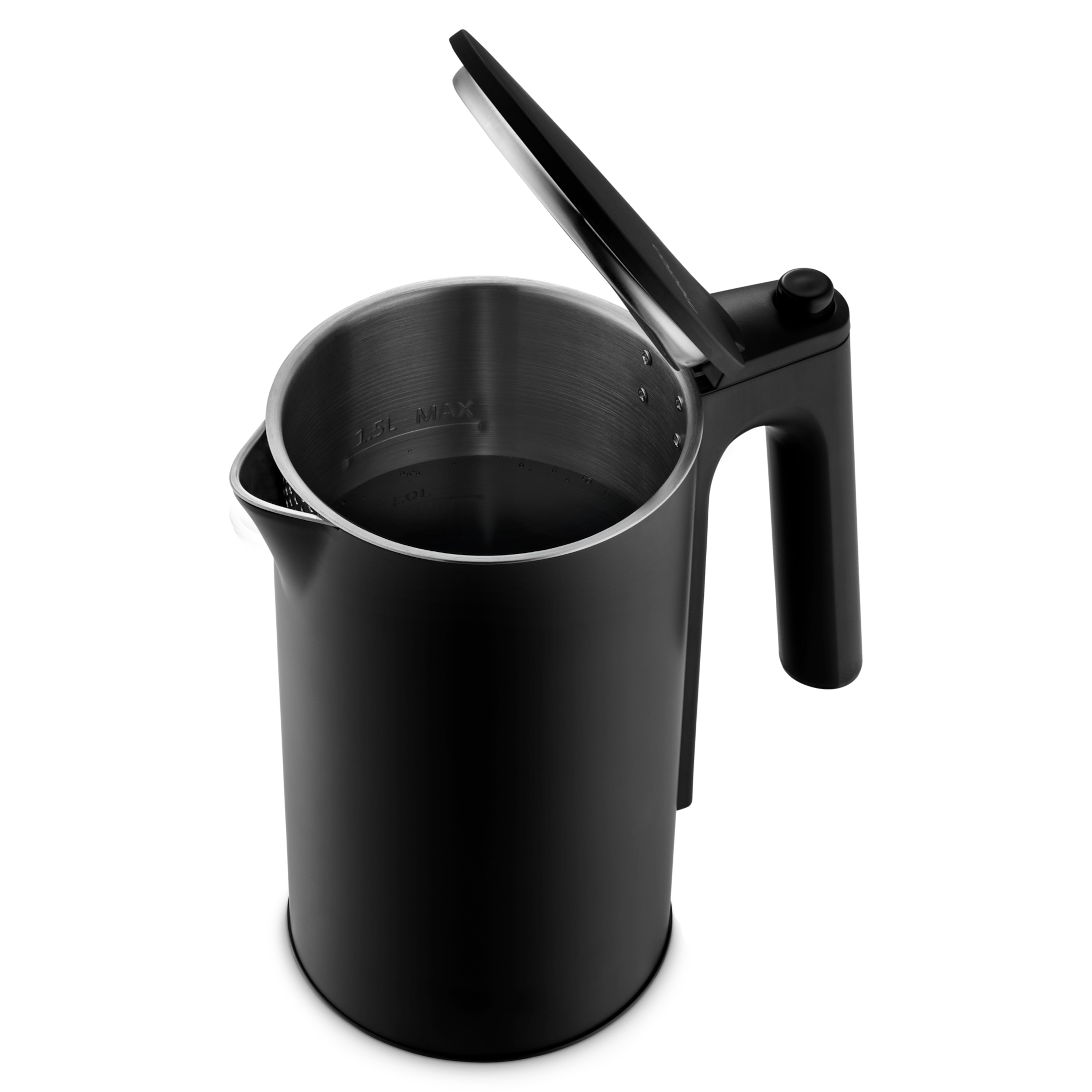 Een zwarte elektrische waterkoker met een open deksel, met een roestvrijstalen binnenkant. Handvat rechts.