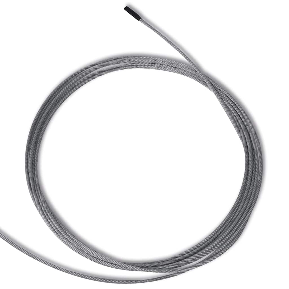 Ein gewickeltes, graues Stahlseil mit schwarzer Spitze. Das Kabel liegt auf weißem Hintergrund und bildet eine Kreisform.