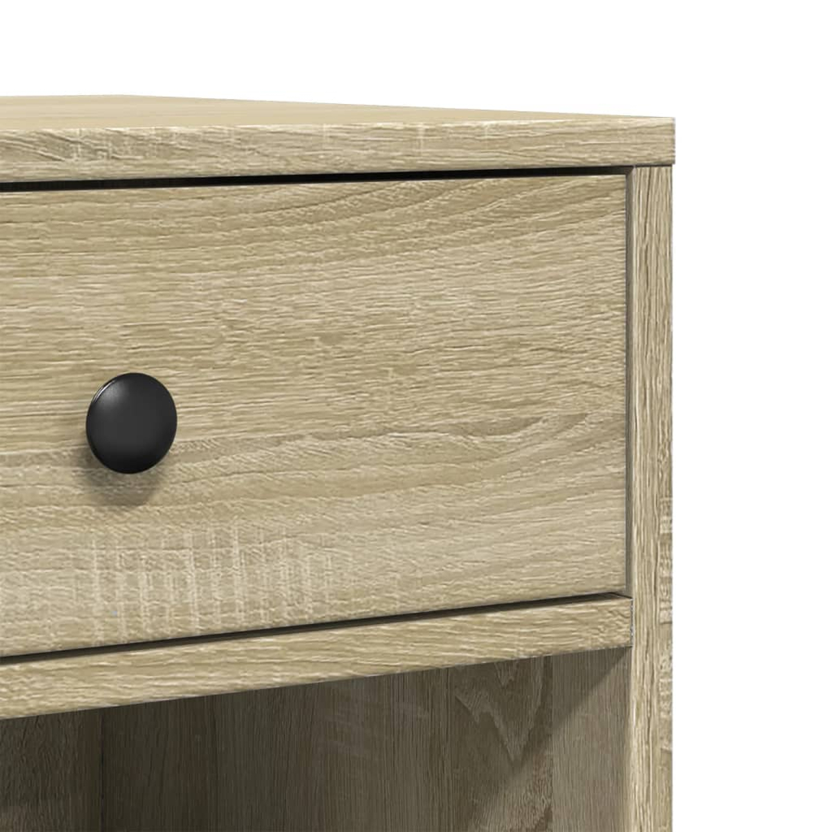 Nahaufnahme einer Holzschublade mit schwarzem Knopf. Das Holz hat eine helle Farbe und sichtbare Maserung. Die Schublade ist geschlossen.