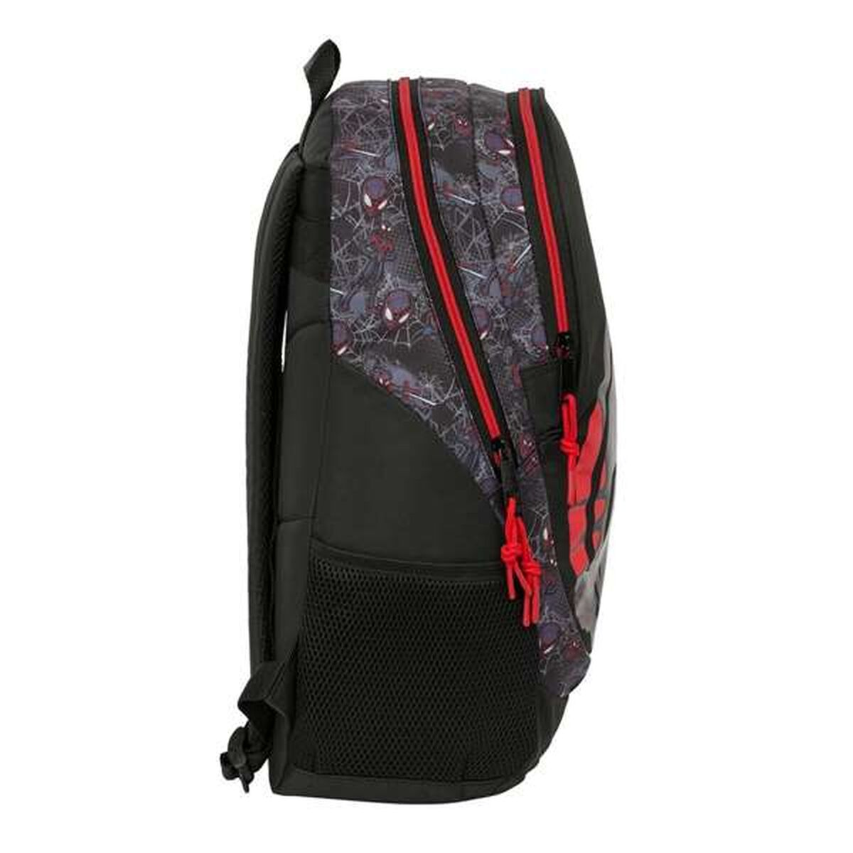 Schwarzer Spider-Man-Rucksack. Mit roten Reißverschlüssen und Akzenten. Das Design umfasst ein Netzmuster und Spider-Mans Gesicht.