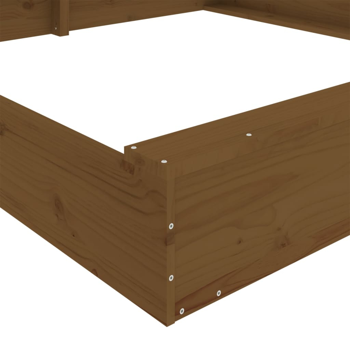 Ecke des Holzbetts, braun, sichtbare Maserung und Schrauben. Weißer Hintergrund.