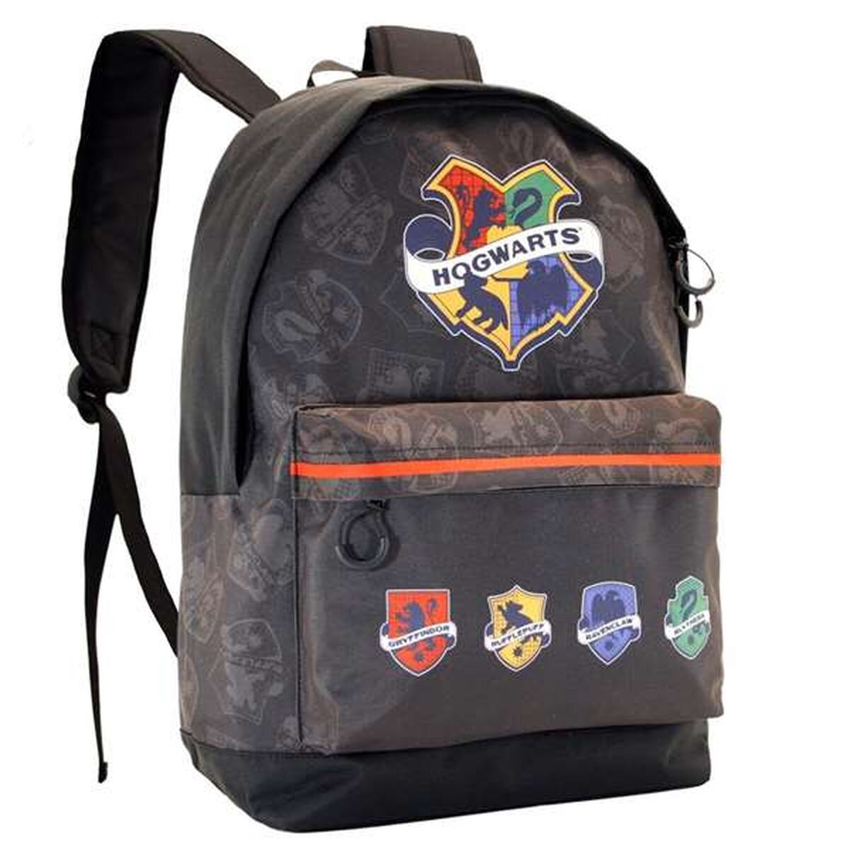 Ein schwarzer Hogwarts-Rucksack mit Wappen und Logos. Mit Emblemen von Gryffindor, Hufflepuff, Ravenclaw und Slytherin.