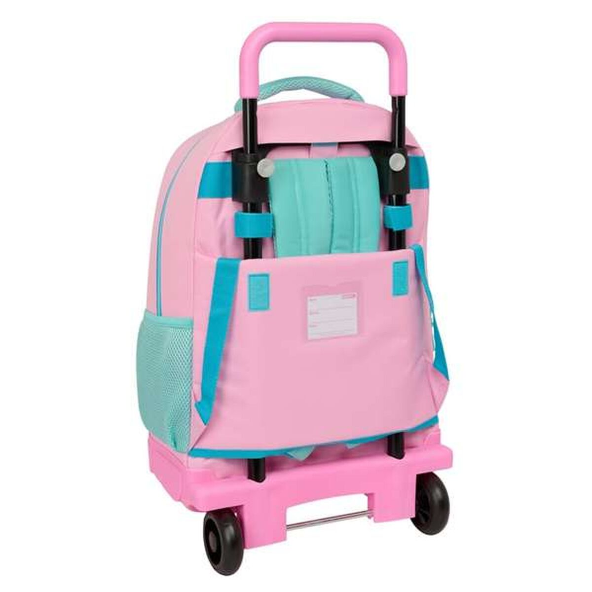 Rosa und türkisfarbener Rollrucksack. Er hat einen Griff, Räder und eine Tasche. Der Rucksack steht auf einer rosa Basis.