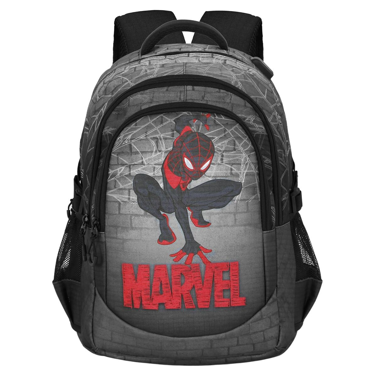 Grauer Rucksack mit Spider-Man-Design. Spider-Man hockt auf einem Hintergrund aus Backsteinmauern. Das Wort MARVEL steht unten.
