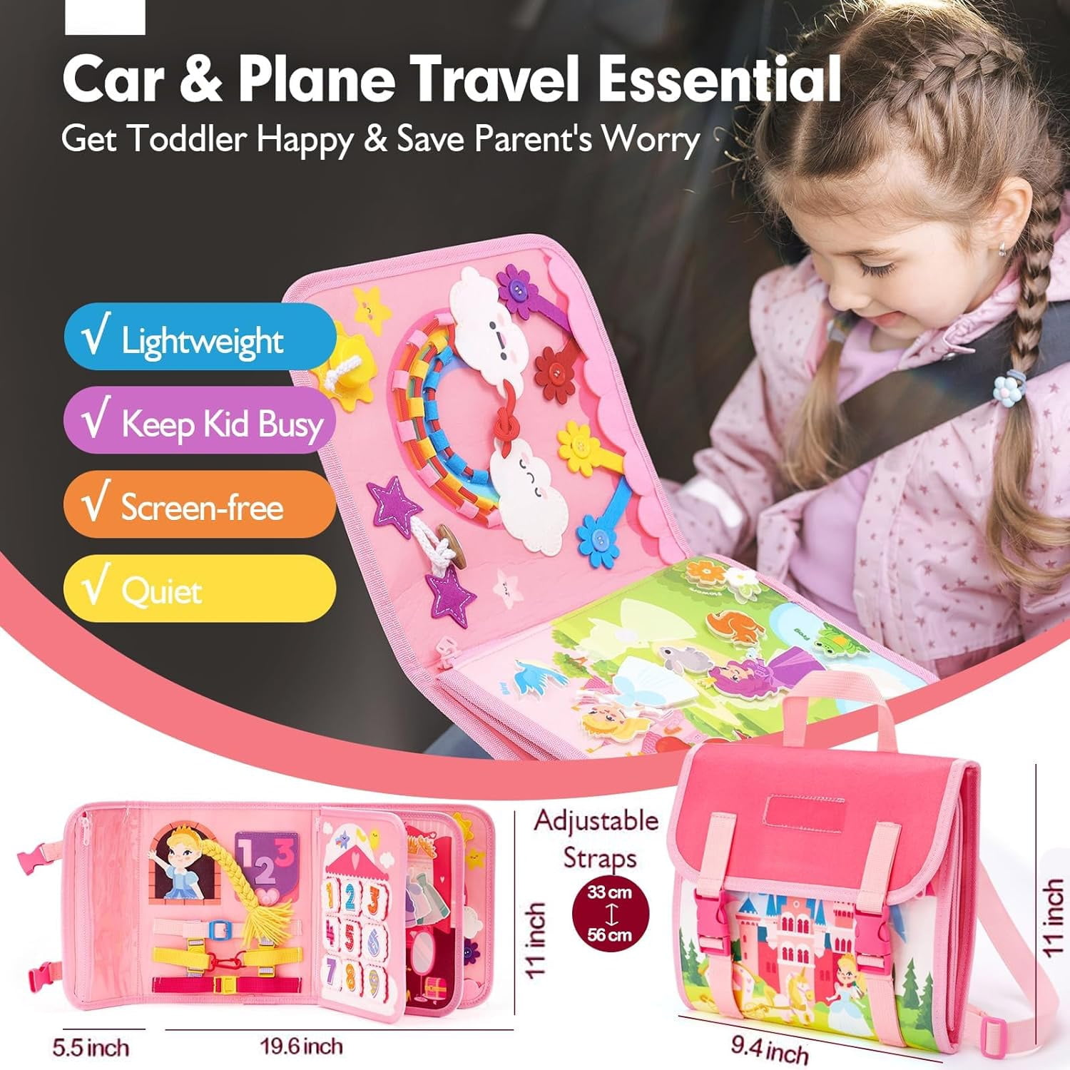 Ein Mädchen im Autositz mit einem rosa Reisespielzeug. Das Spielzeug hat Aktivitäten. Das Bild wirbt für das Reisespielzeug für Kleinkinder.