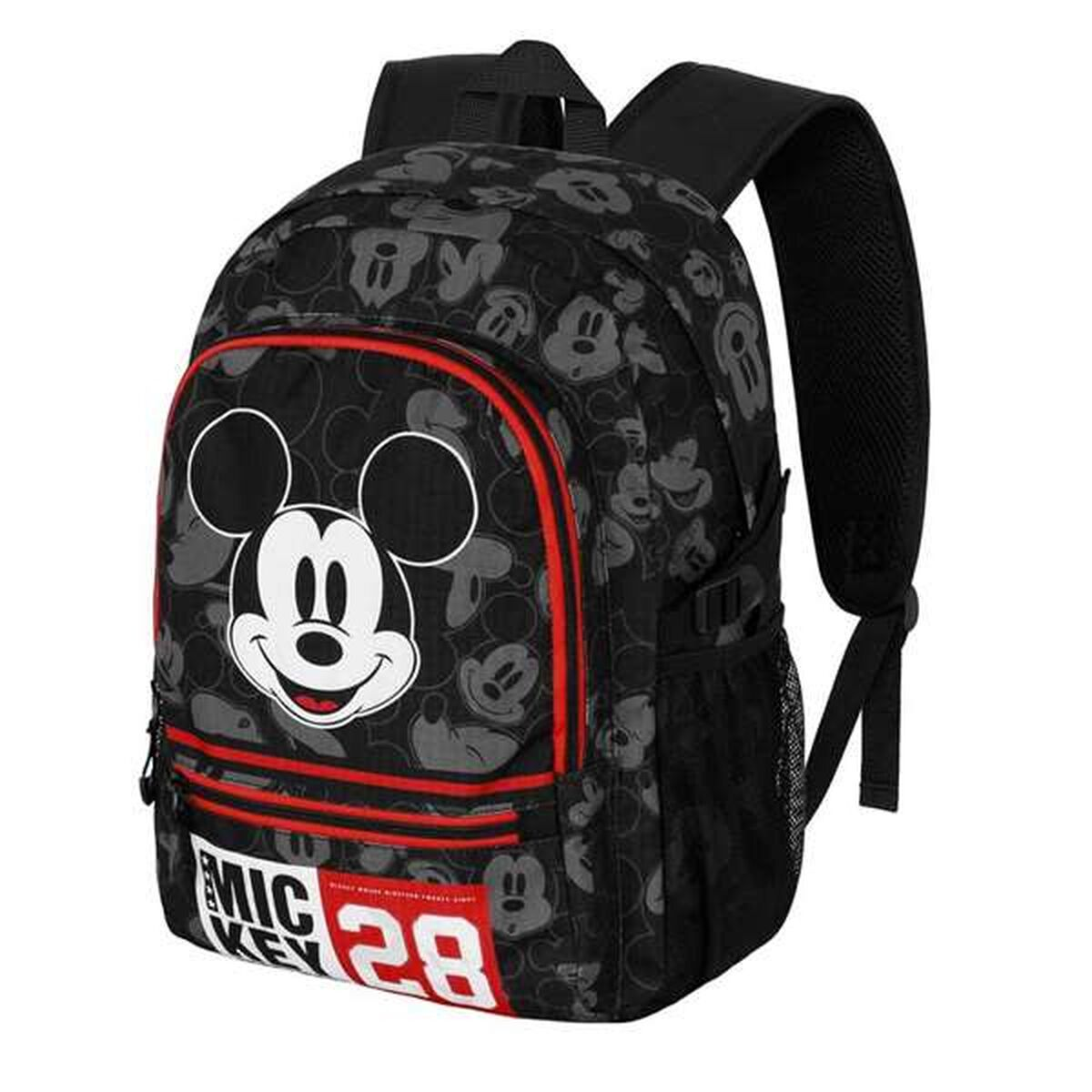 Schwarzer Mickey Mouse Rucksack mit roten Akzenten. Mit Mickey's Gesicht und den Worten 'MICKEY 28'. Hintergrund mit Mickey Mustern.