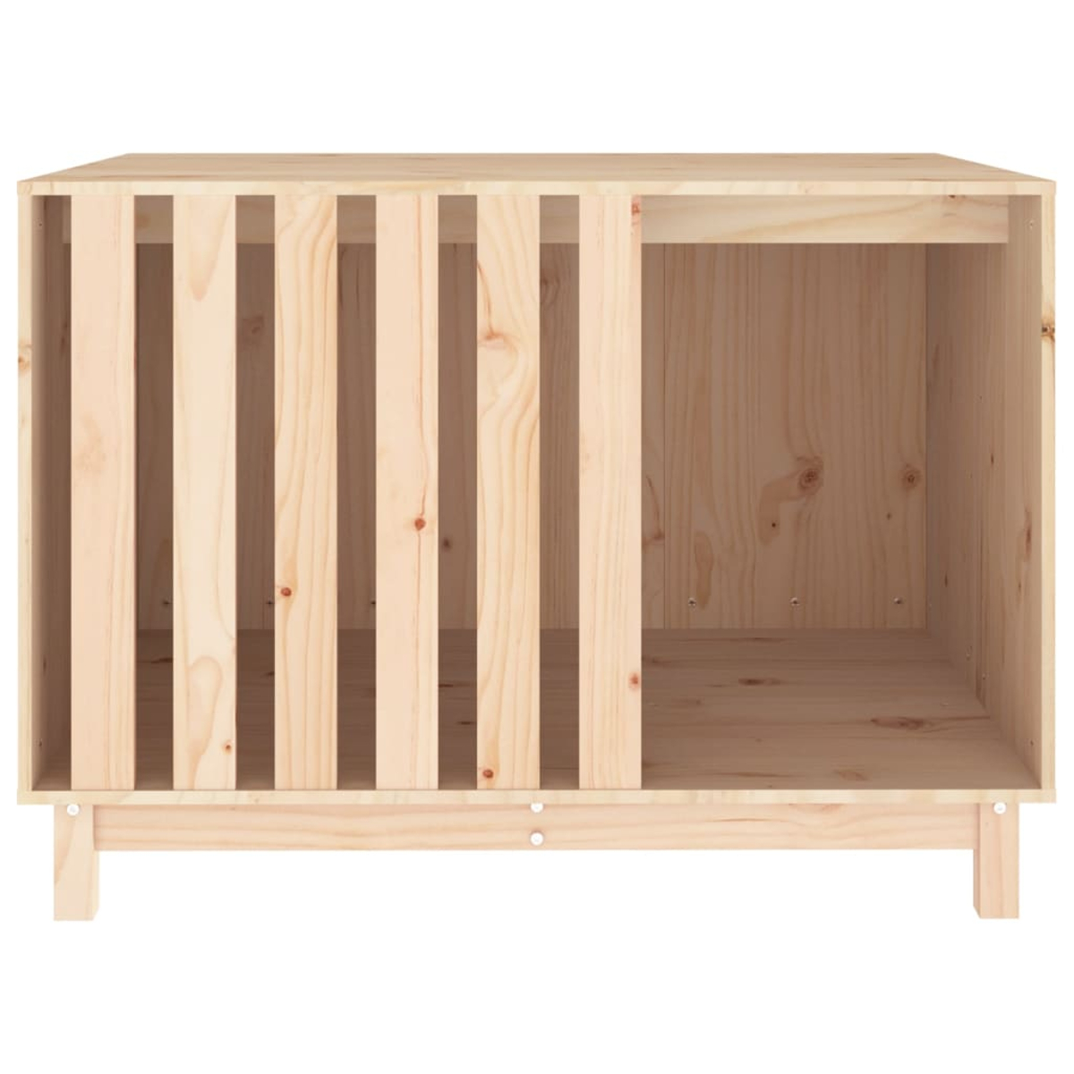 Hundehaus aus Holz mit Lamellenfront und offener Seite. Die Konstruktion ist aus hellfarbenem Holz und steht auf niedrigen Beinen.