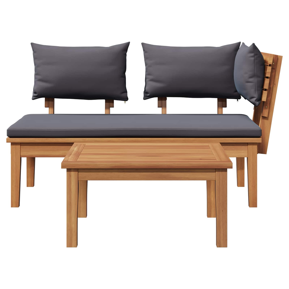 Gartenmöbel-Set aus Holz mit einer Couch und einem kleinen Tisch. Beide haben graue Kissen. Die Couch hat auch Rückenkissen.