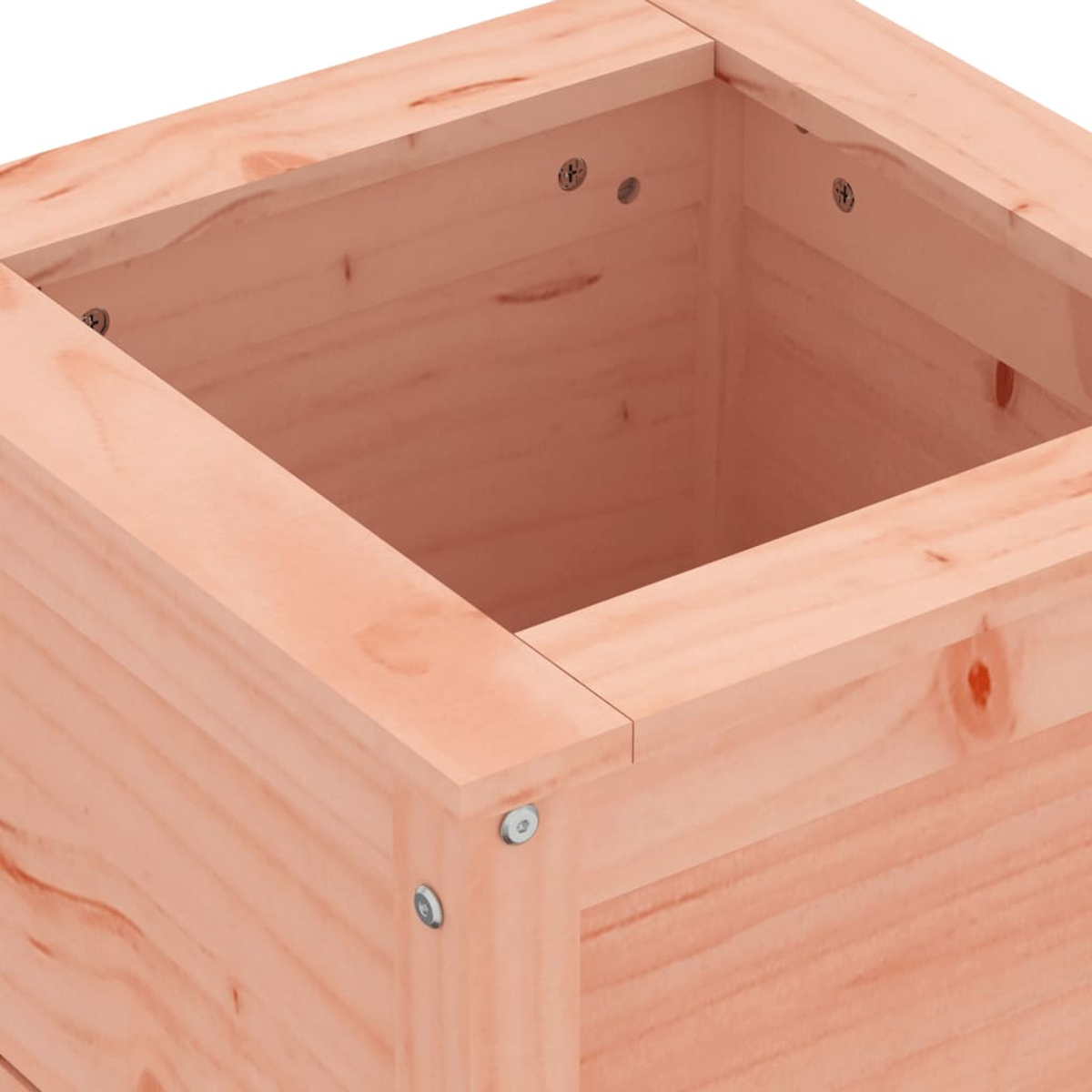 Nahaufnahme einer Holzkiste. Das hellbraune Holz wird von Schrauben zusammengehalten. Die Innenseite der Kiste ist sichtbar.