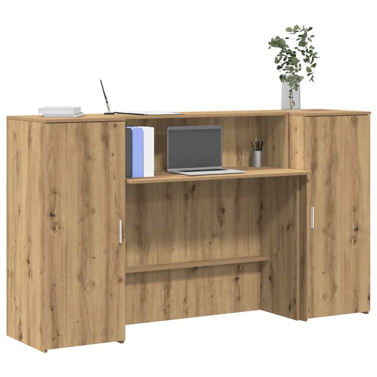 Holzschreibtisch mit Schränken und Regalen. Auf dem Schreibtisch befinden sich ein Laptop, Bücher, ein Stift und eine Vase mit Pflanzen.