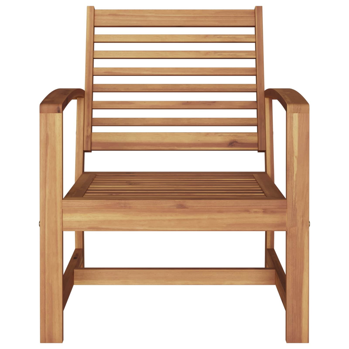 Ein Holzstuhl mit Lattenrücken und Sitzfläche. Er hat Armlehnen und ein einfaches, robustes Design. Das Holz ist hellbraun.