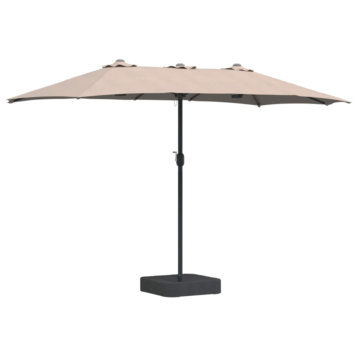 Un ombrellone da patio rettangolare beige con palo verde scuro e base grigia su sfondo bianco.