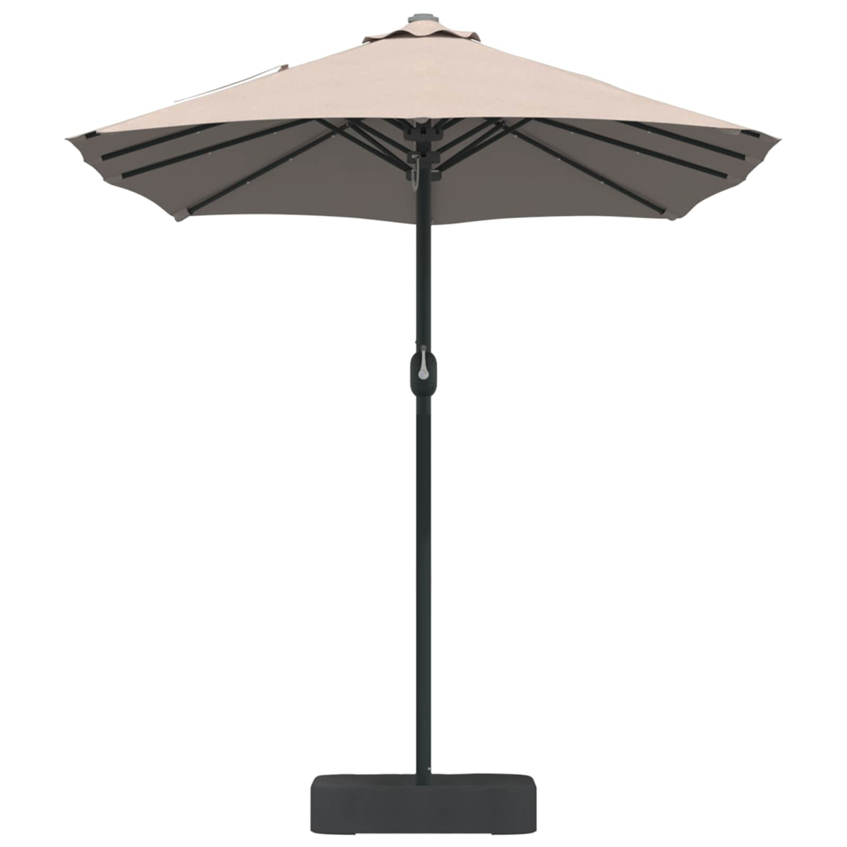 Un ombrellone beige e grigio è aperto. Ha un palo nero e una base quadrata. Lo sfondo è bianco.