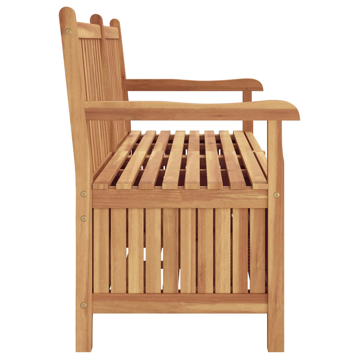 Seitenansicht einer Holzbank. Die Bank hat eine Sitzfläche und Rückenlehne aus Latten sowie Armlehnen. Sie besteht aus hellbraunem Holz.