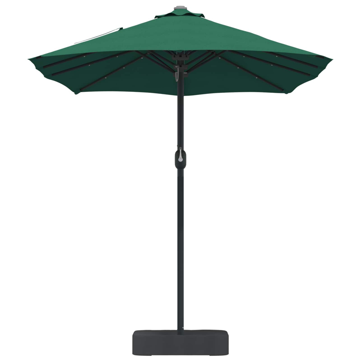 Un ombrellone verde con palo e base neri, su sfondo bianco.