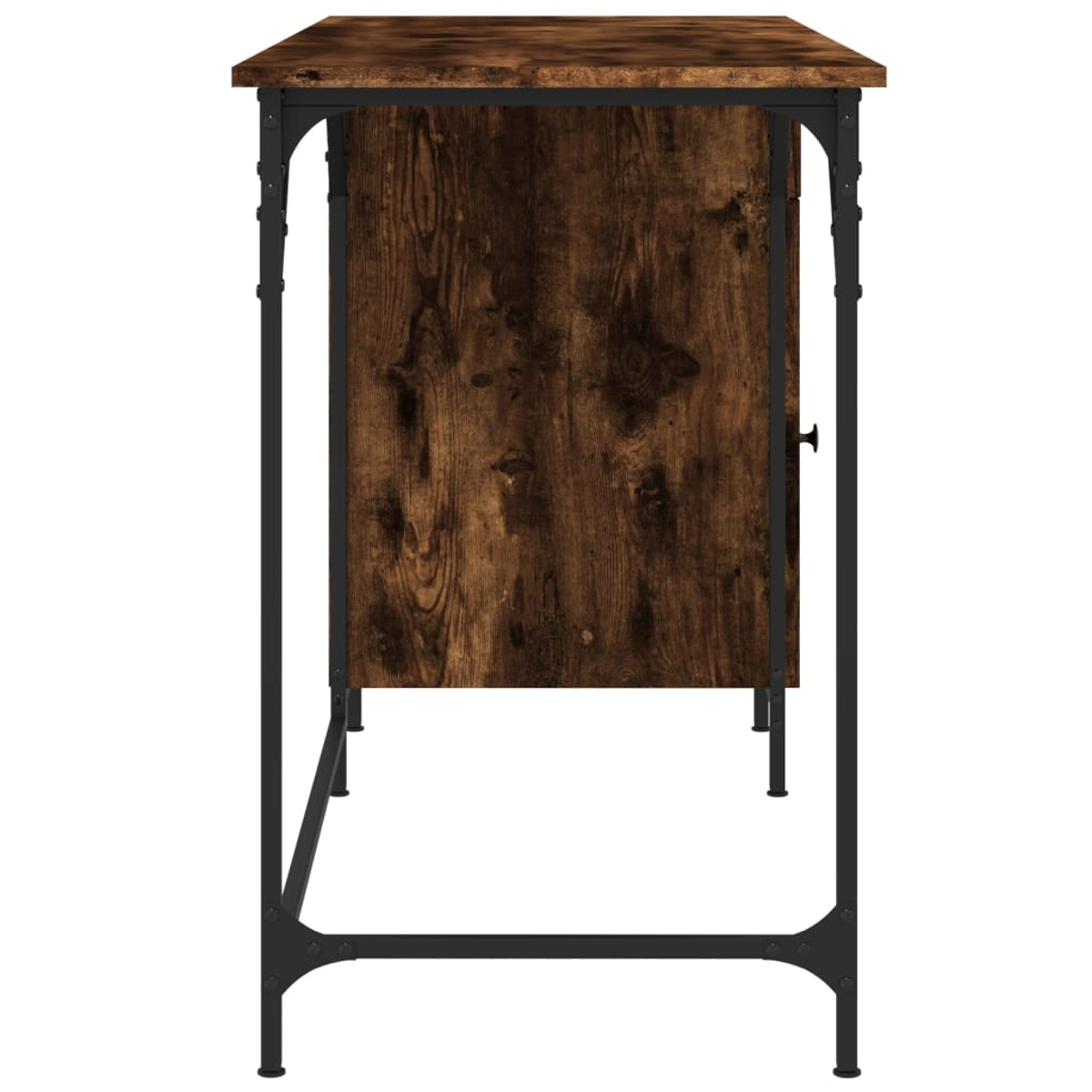 Ein brauner Holzschreibtisch mit schwarzem Metallrahmen. Der Schreibtisch hat eine Holzplatte und eine Holzfrontplatte. Der Rahmen ist rechteckig.