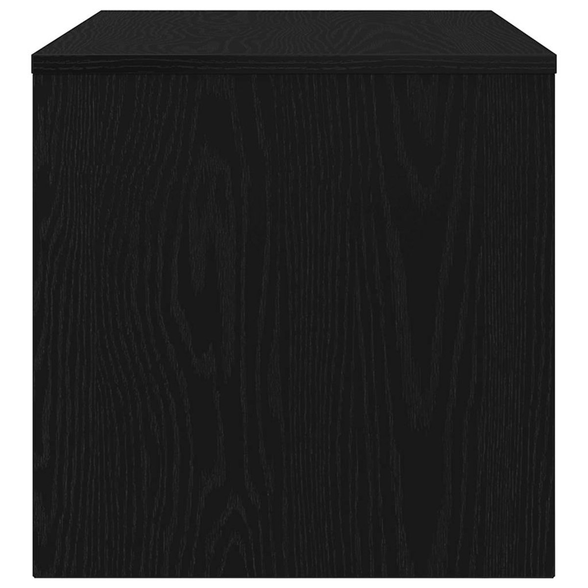 Vista de cerca de un armario de madera negro. La veta de la madera es visible. El armario es rectangular y parece robusto.
