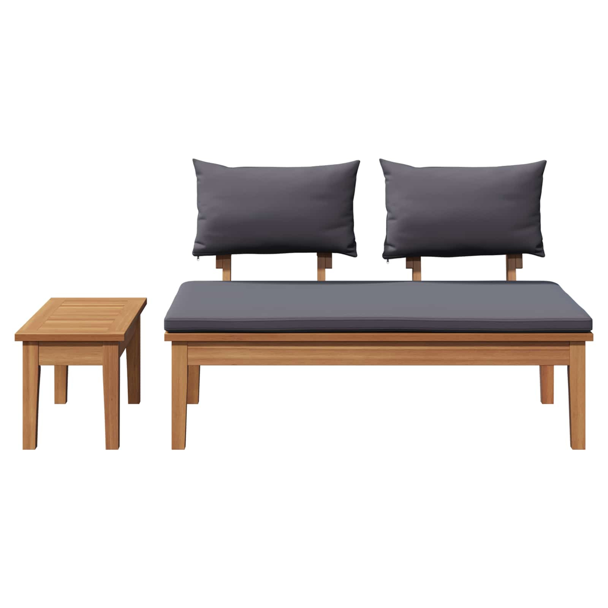 Holzbank mit zwei grauen Kissen und einem kleinen Tisch, alles auf weißem Hintergrund.
