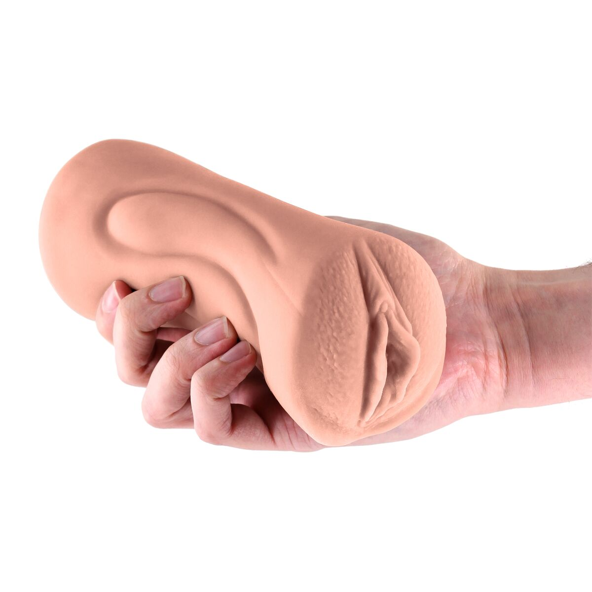 Ein fleischfarbenes Sexspielzeug wird in einer Hand gehalten. Das Spielzeug hat eine Vagina. Der Hintergrund ist weiß.