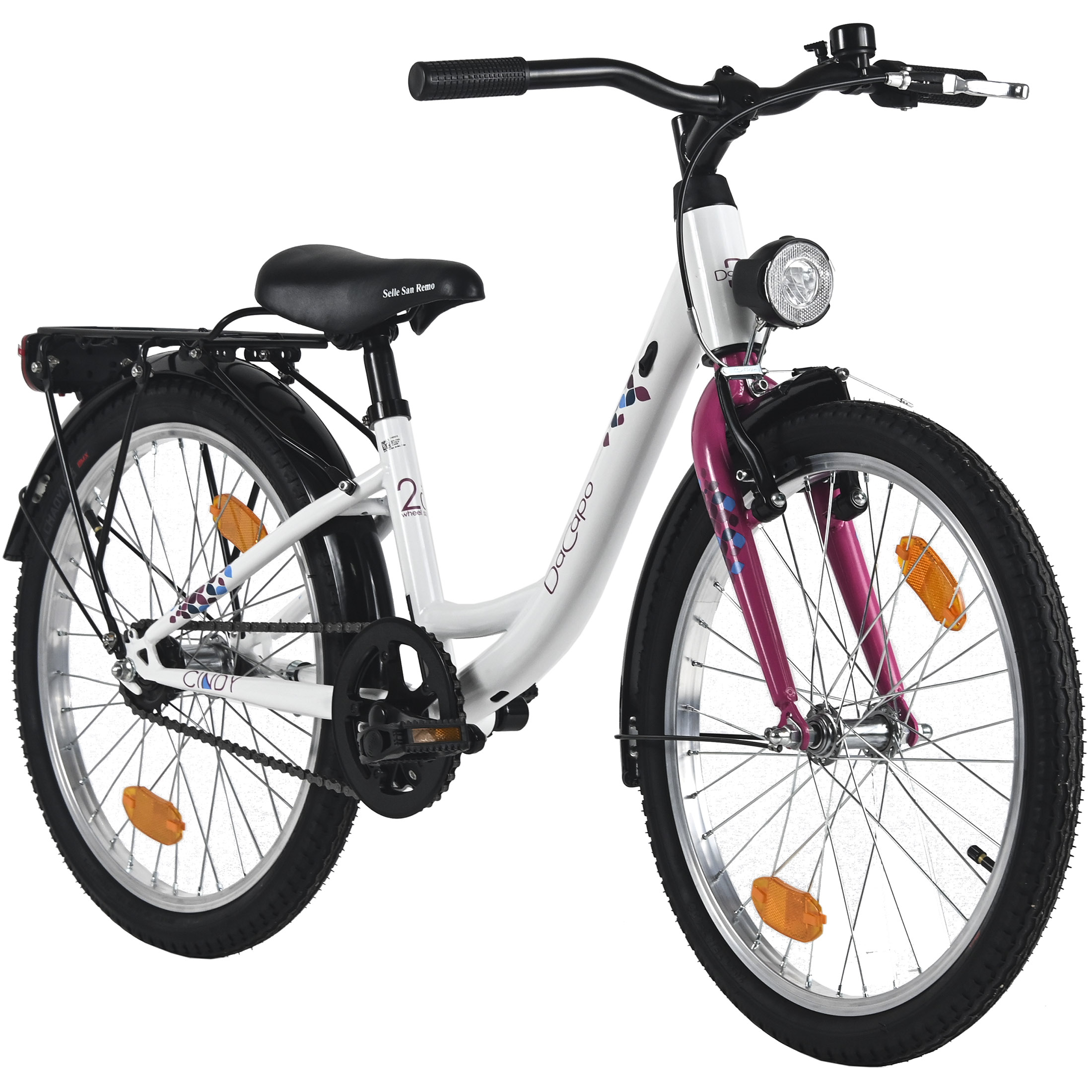 Ein weißes und rosa Fahrrad mit schwarzen Reifen und einem schwarzen Sattel wird vor weißem Hintergrund gezeigt.