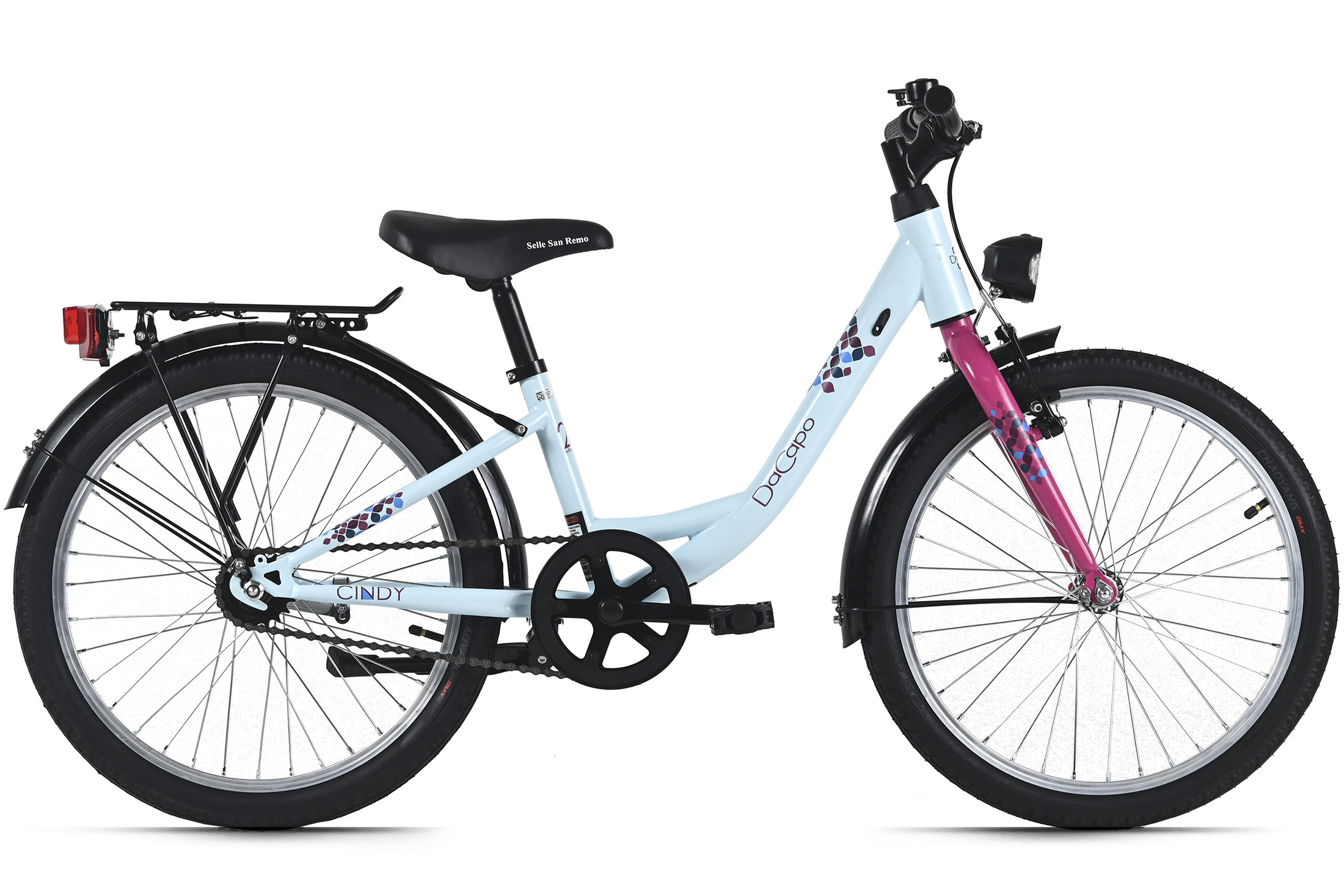 Ein hellblaues und rosa Da Capo Cindy Fahrrad. Es hat schwarze Reifen, Sitz und Schutzbleche. Der Hintergrund ist weiß.