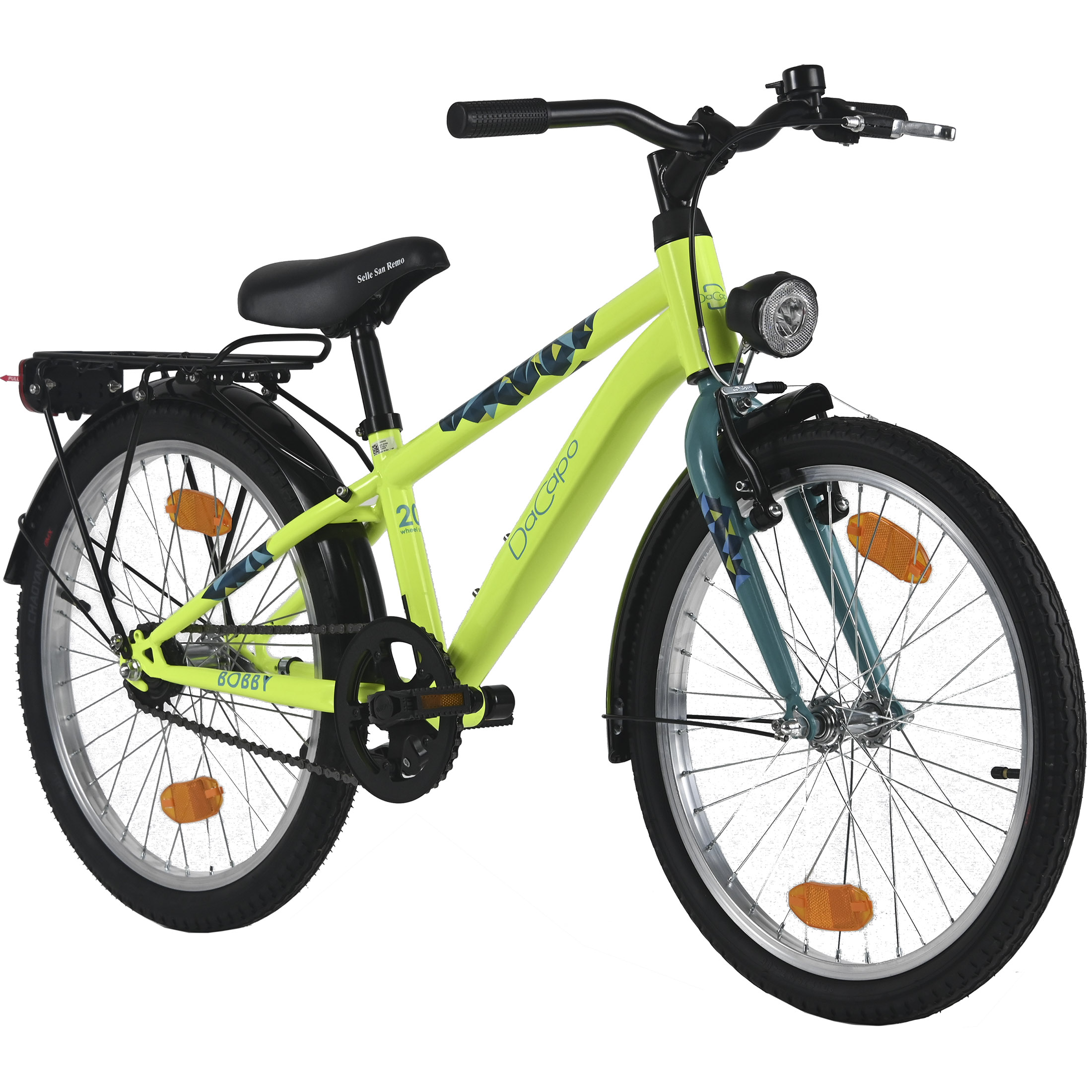 Ein grünes und schwarzes Kinderfahrrad. Es hat ein Licht, Reflektoren und einen schwarzen Sitz.