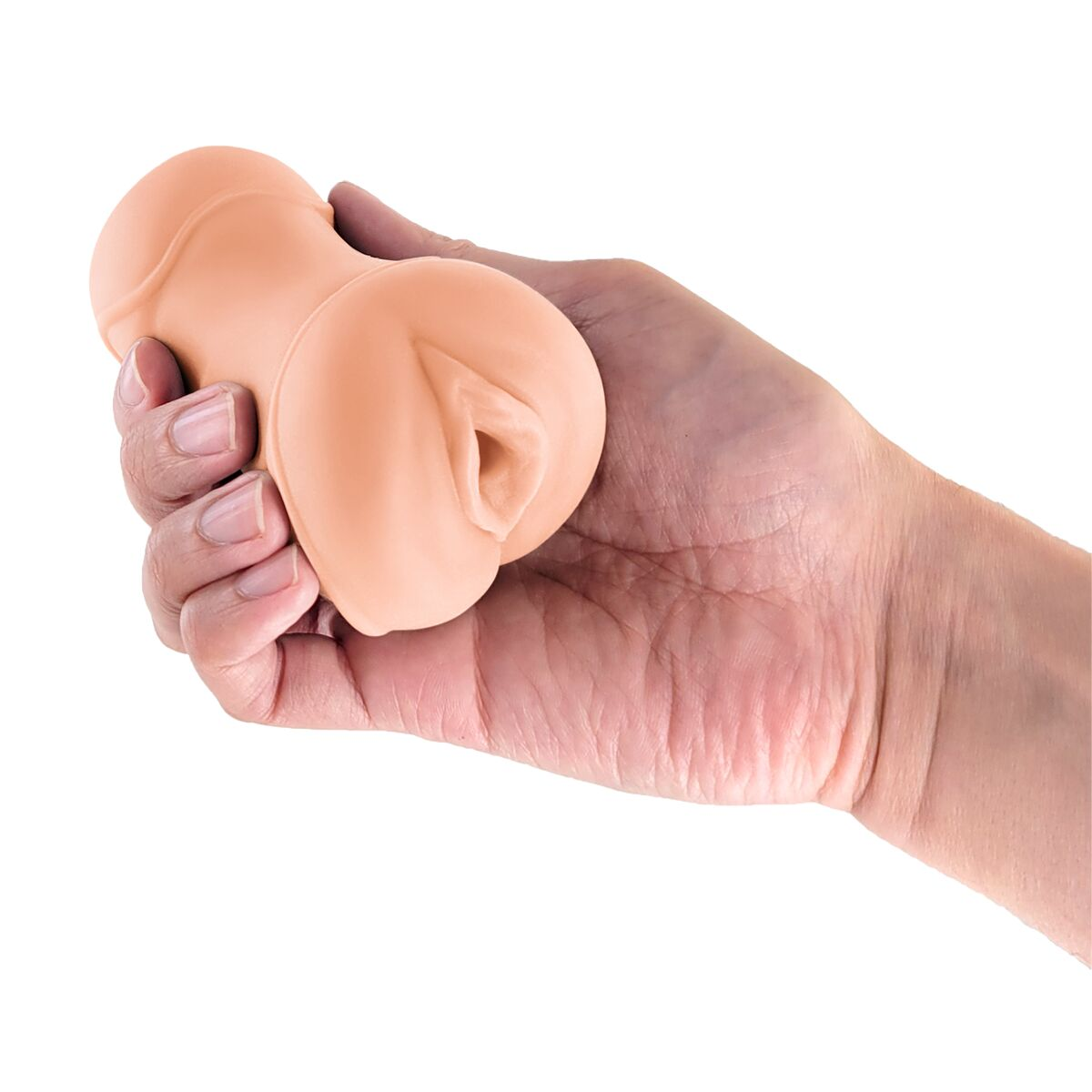 Eine Hand hält ein fleischfarbenes Sexspielzeug. Das Spielzeug hat eine zylindrische Form mit einer Öffnung.