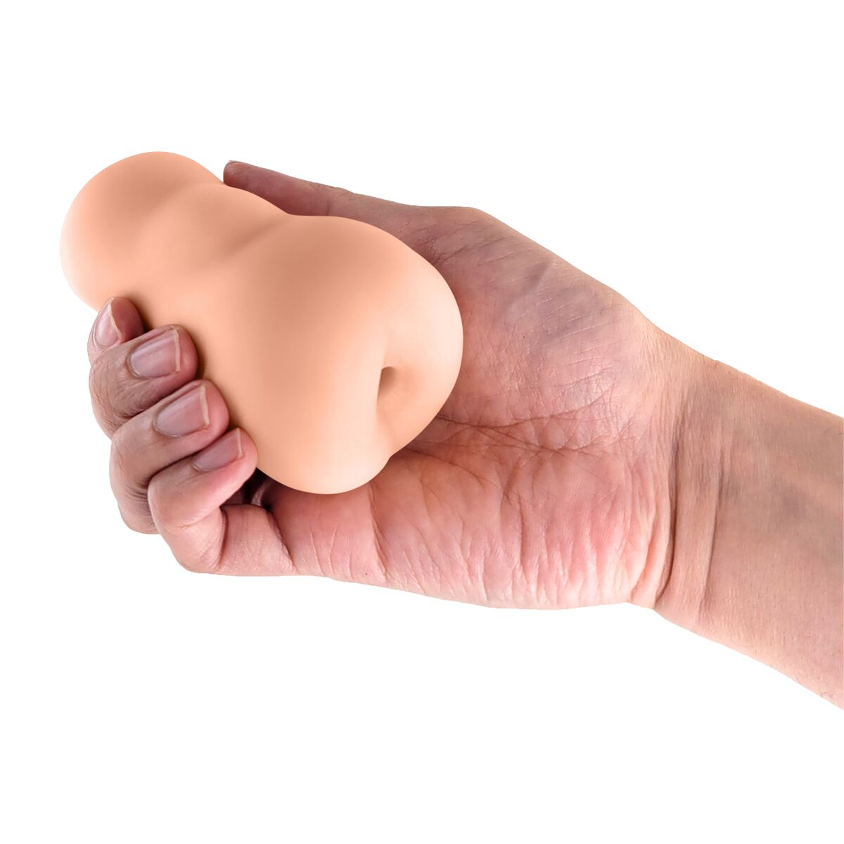 Eine Hand hält ein fleischfarbenes Sexspielzeug. Das Objekt ist zylindrisch mit einer Öffnung. Der Hintergrund ist weiß.