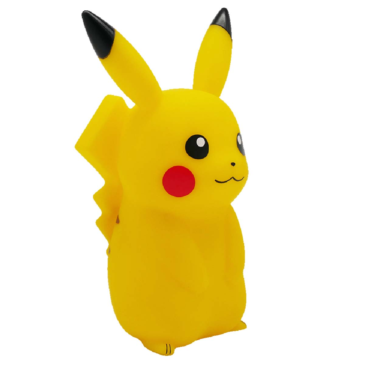 Eine gelbe Pikachu-Figur mit schwarz gefärbten Ohren, einem roten Wangenfleck und einem Blitzschwanz, auf weißem Hintergrund.