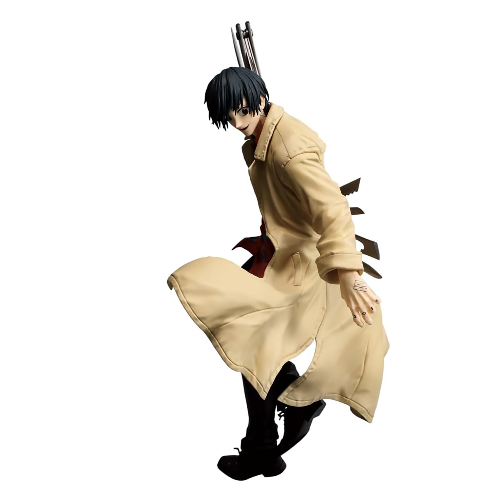 Figura de anime de un hombre con abrigo beige, pantalones y botas negras. Tiene pelo negro y sostiene una espada.