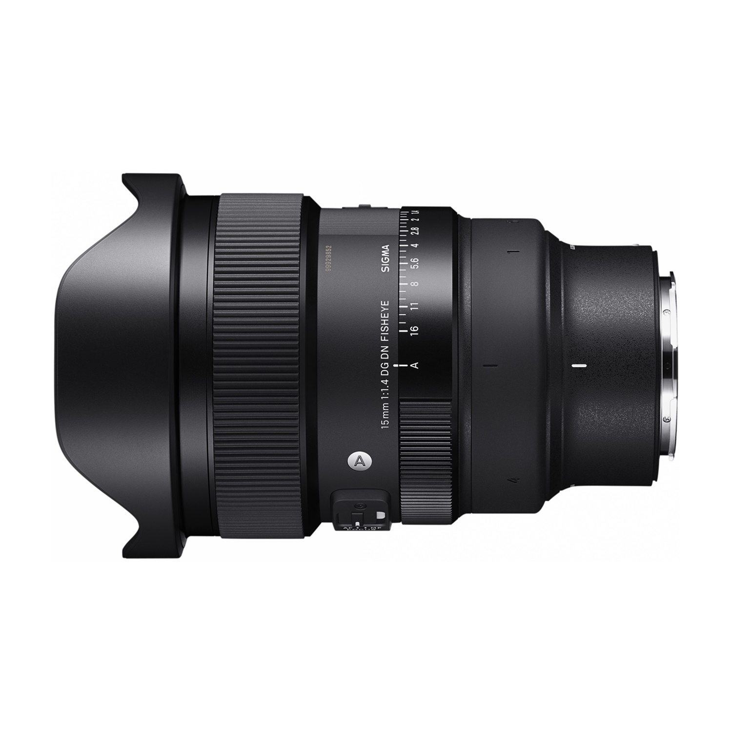 Czarny obiektyw Sigma 15mm 1:1.4 DG DN Fisheye. Posiada osłonę przeciwsłoneczną, pierścienie ostrości i przysłony oraz oznaczenia.