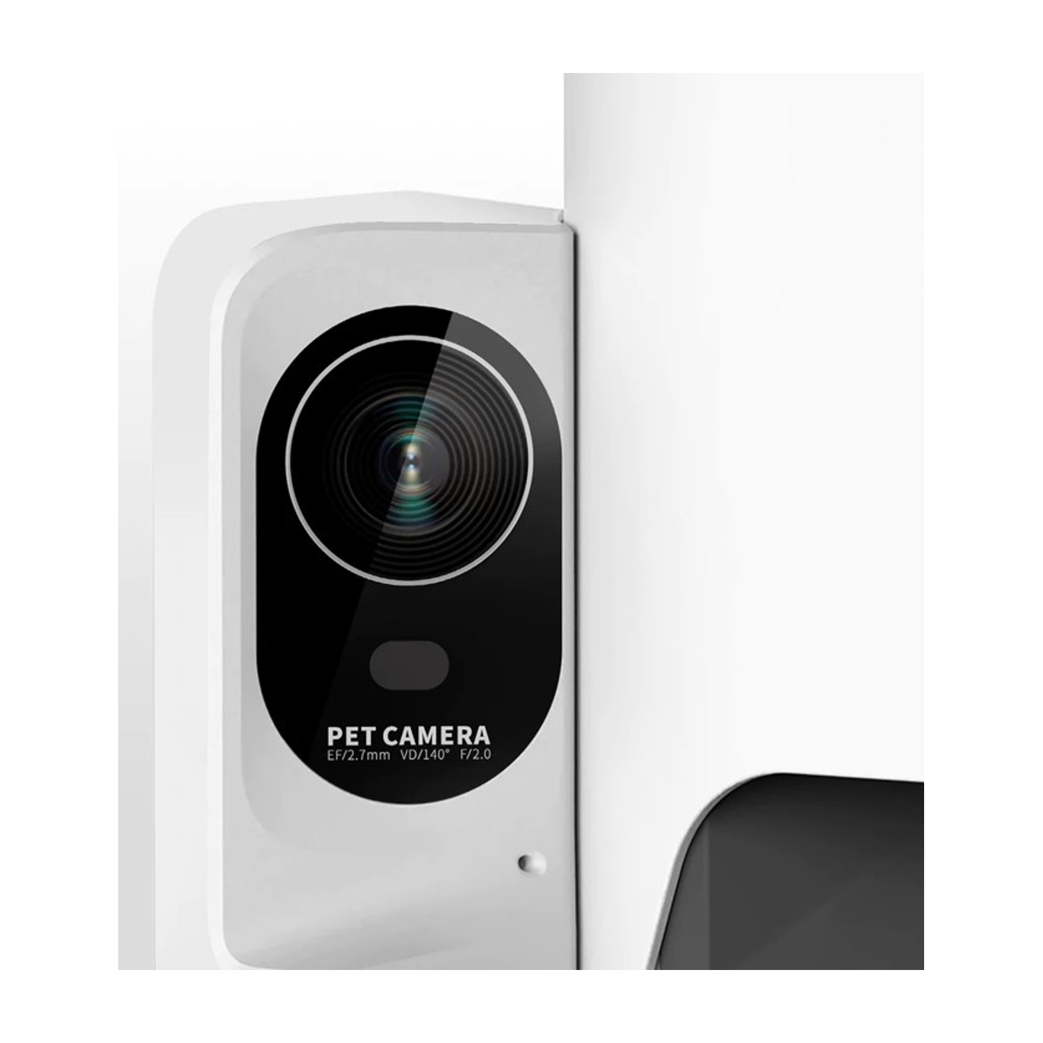 Biała kamera dla zwierząt z czarnym obiektywem i czarnym panelem przednim. Tekst: 'PET CAMERA'. Kamera jest zamontowana na białej powierzchni.