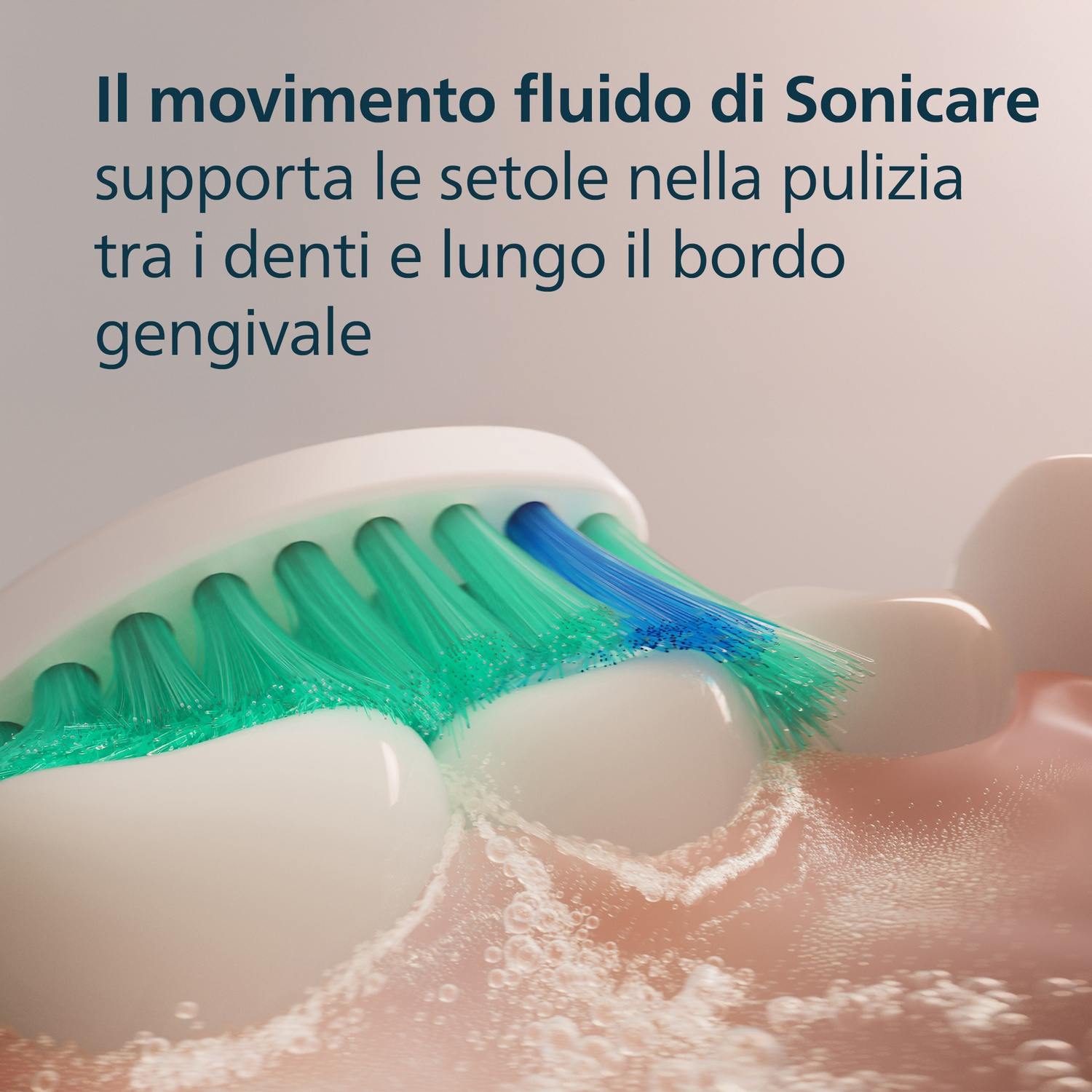Nahaufnahme einer Zahnbürste, die Zähne putzt. Grüne und blaue Borsten putzen weiße Zähne mit Wasserblasen.