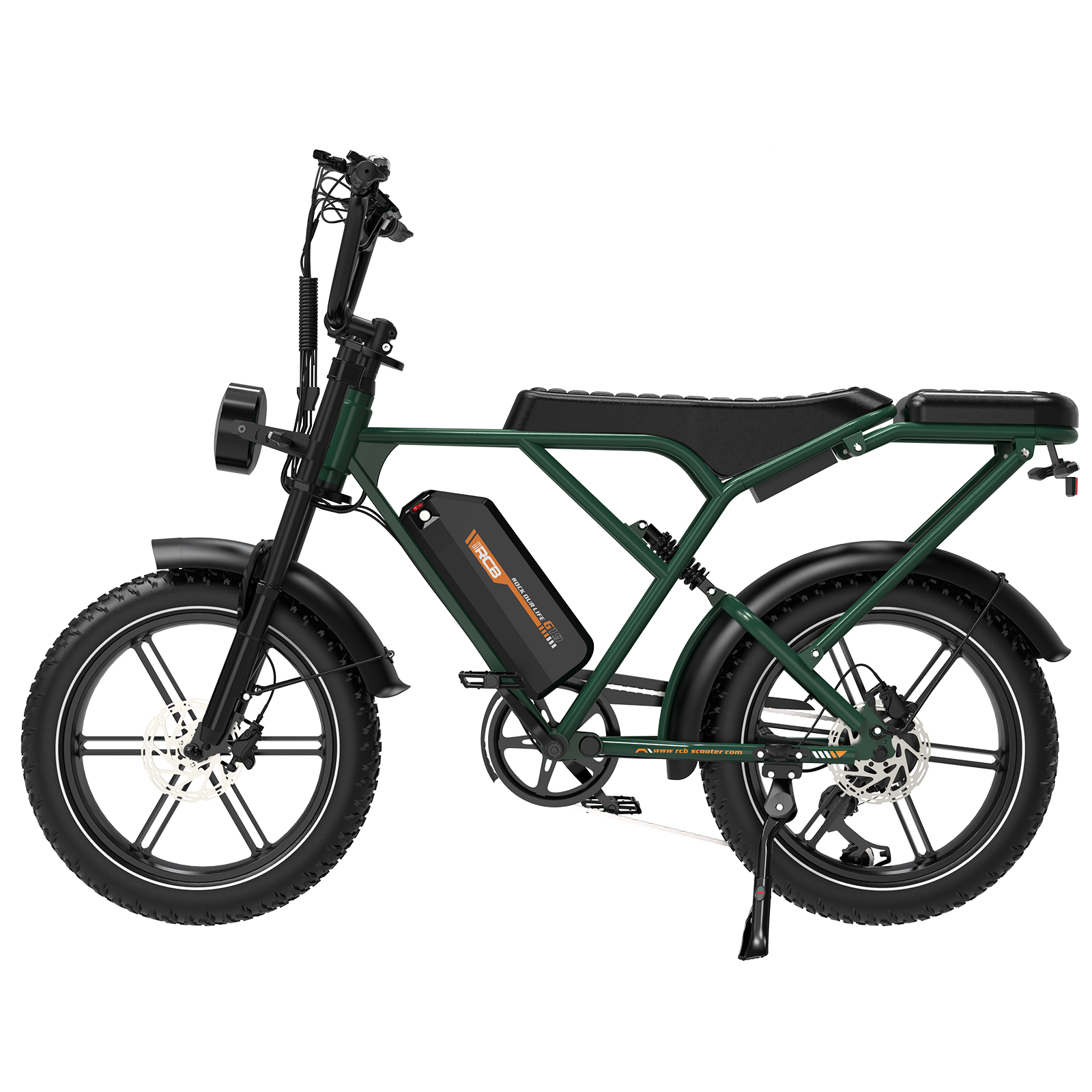 Grünes Elektrofahrrad mit schwarzen Reifen und Sitz. Enthält einen Akku und einen Scheinwerfer. Weißer Hintergrund.