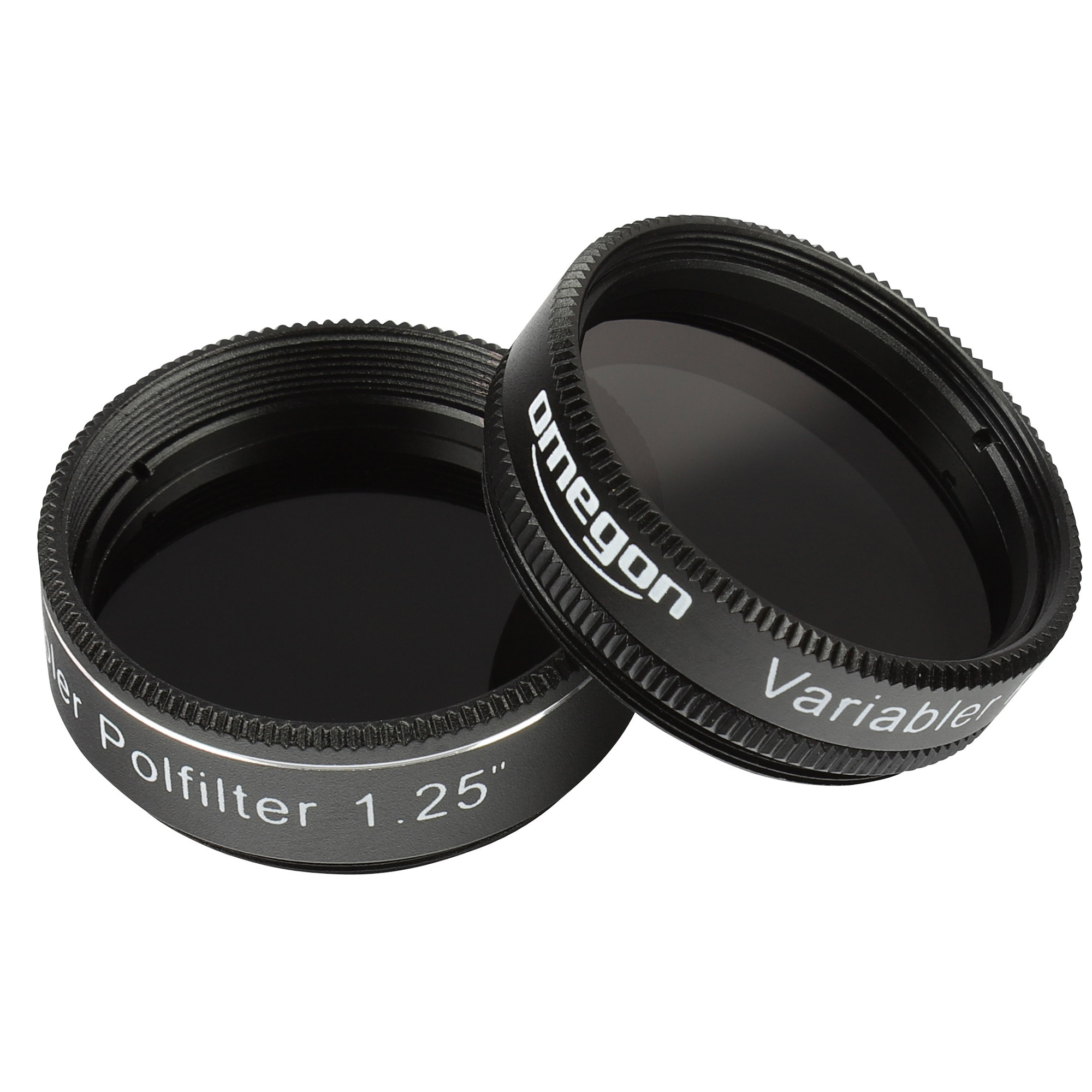 Zwei schwarze Omegon-Polarisationsfilter. Einer ist mit 'Polfilter 1.25"' beschriftet. Beide haben geriffelte Kanten.