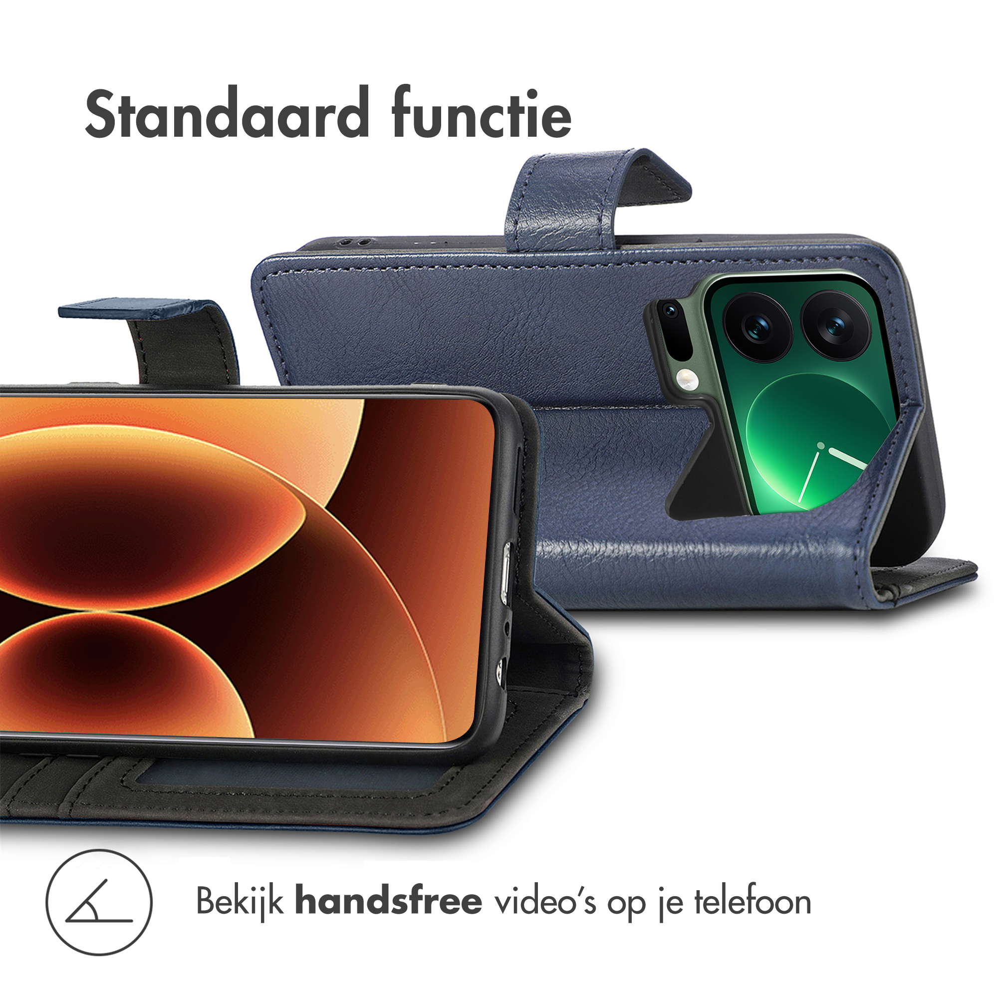 Een telefoonhoesje met een telefoon erin. De hoes is blauw en het scherm van de telefoon toont een abstracte oranje en bruine afbeelding.