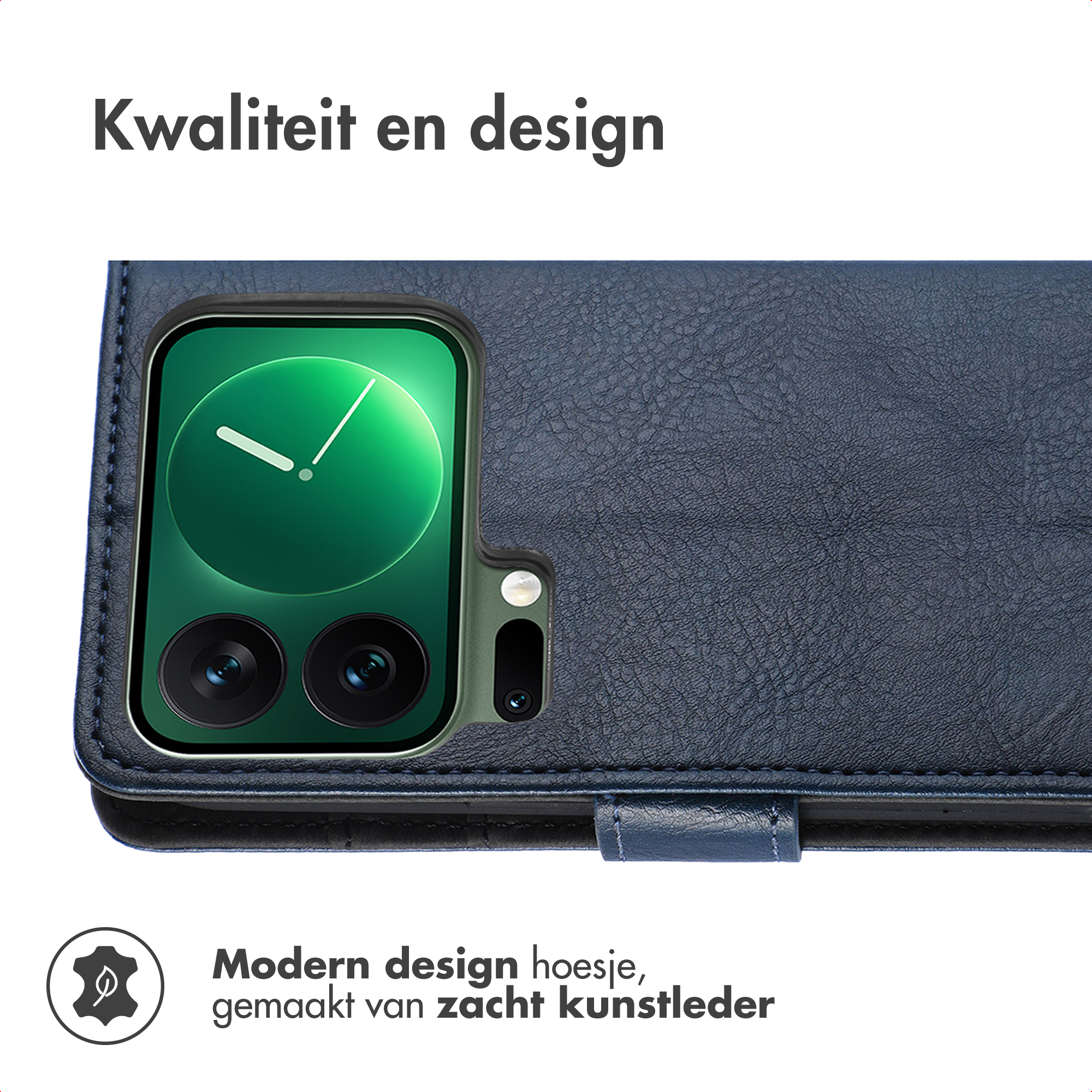 Een telefoonhoesje met een scherm dat een klok laat zien. Het is blauw met een gestructureerd oppervlak en een leerachtige uitstraling.