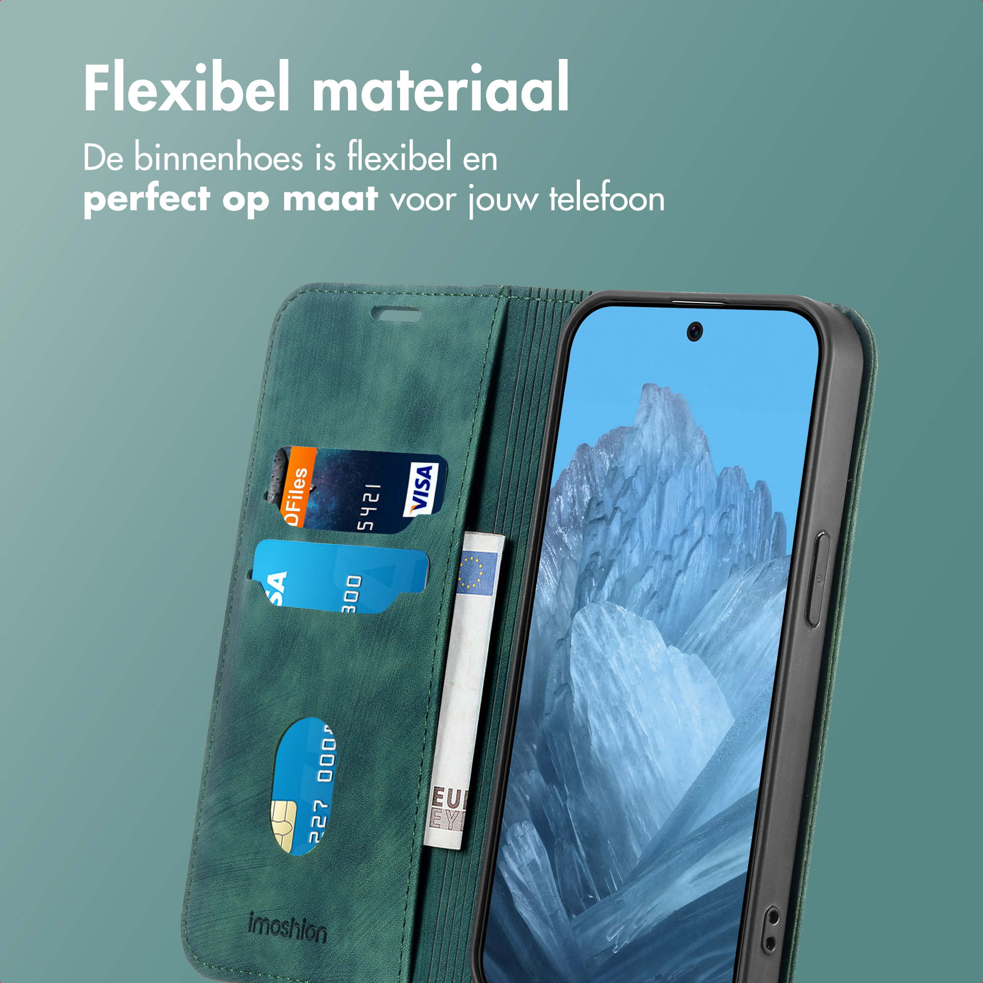 Groene telefoonhoes met telefoon erin, open. Kaarten en geld zichtbaar. Tekst in het Nederlands.