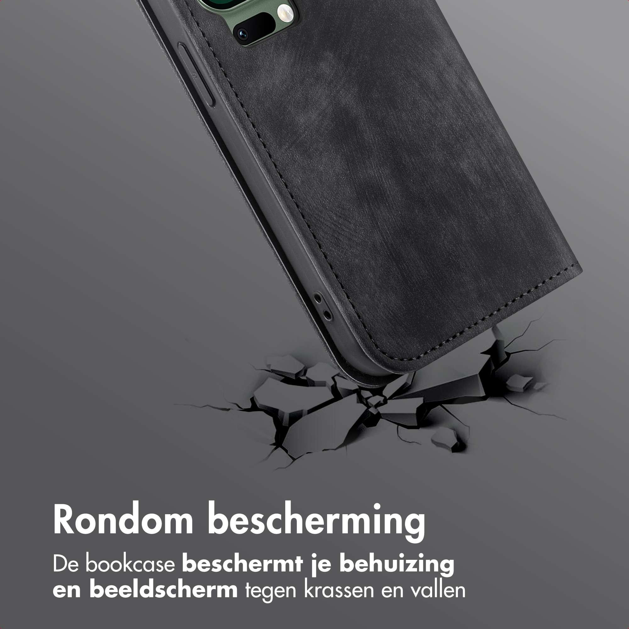 Er wordt een telefoonhoesje getoond, dat blijkbaar is gevallen, met de grond die eronder barst. De hoes is zwart en de achtergrond is grijs.