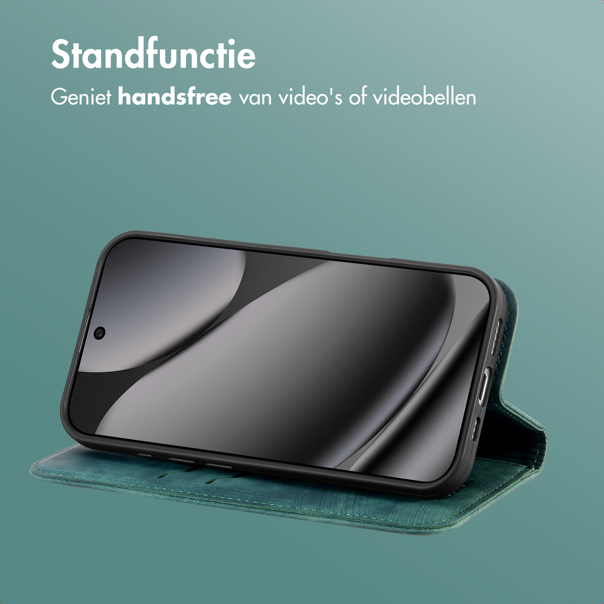 Uno smartphone in una custodia verde è mostrato aperto, mostrando il suo schermo. Il telefono è vivavoce.