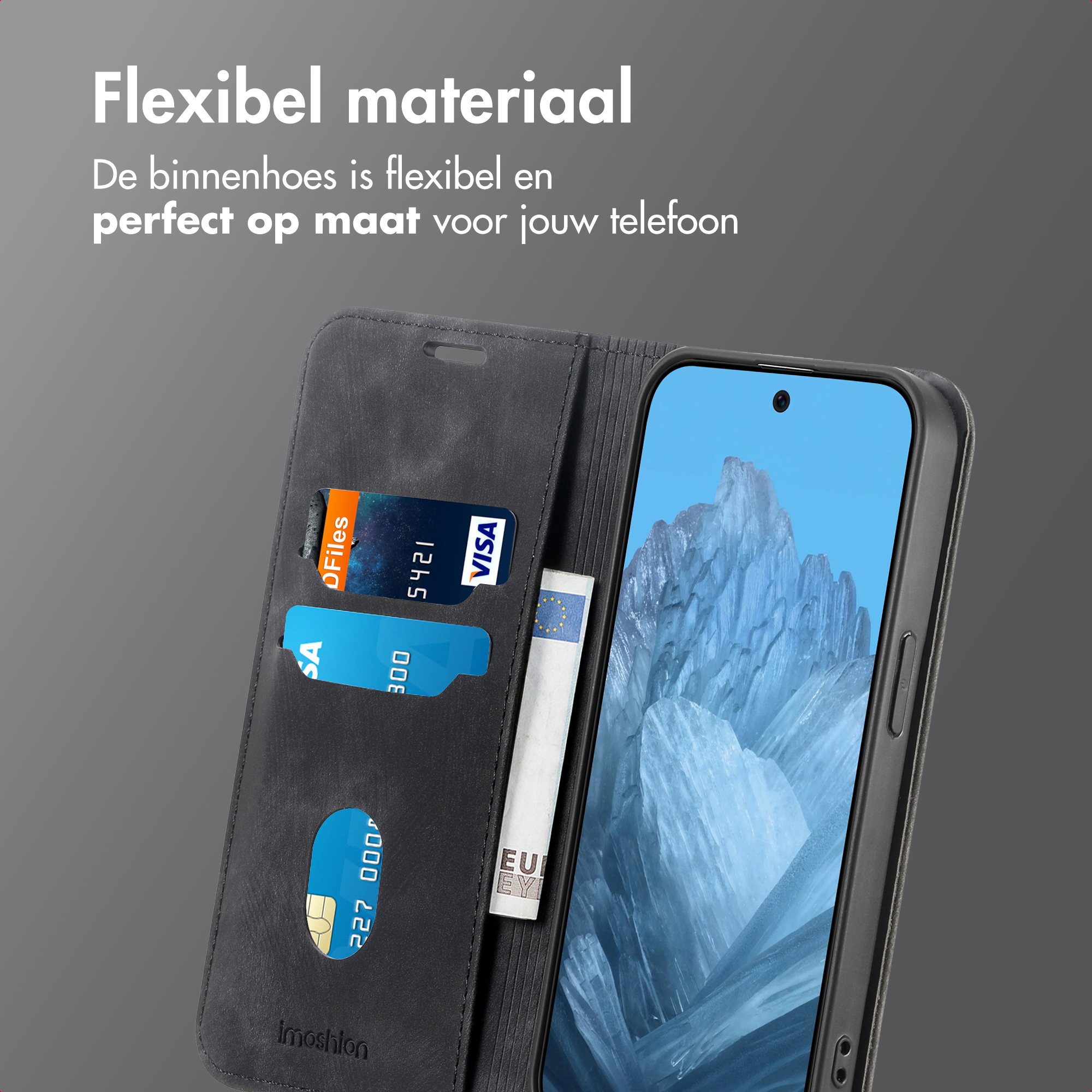 Telefoon in een zwarte hoes met creditcards. Tekst zegt flexibel materiaal.