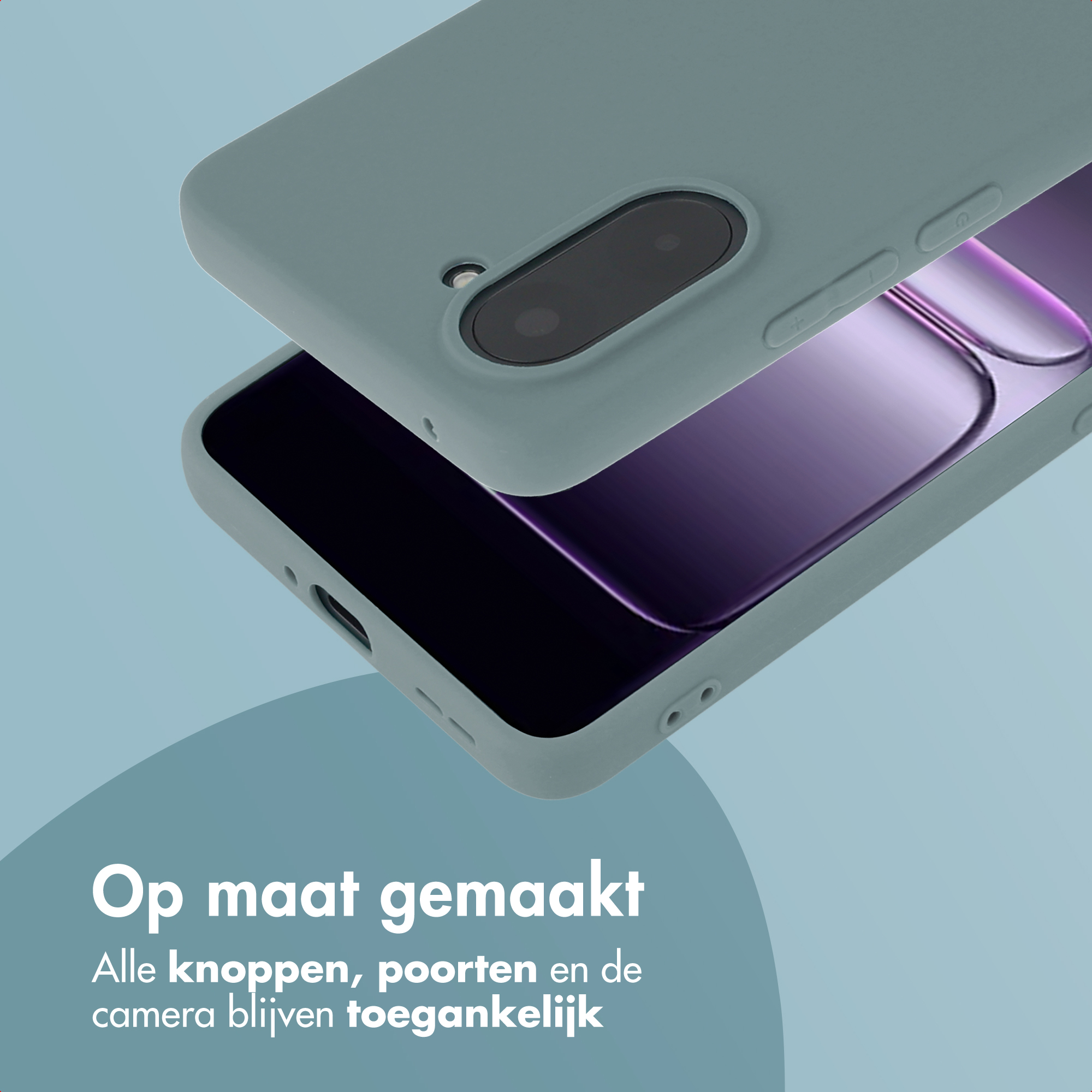 Telefoonhoesje, lichtblauw, over een telefoon. De hoes past perfect, met alle knoppen en camera toegankelijk.