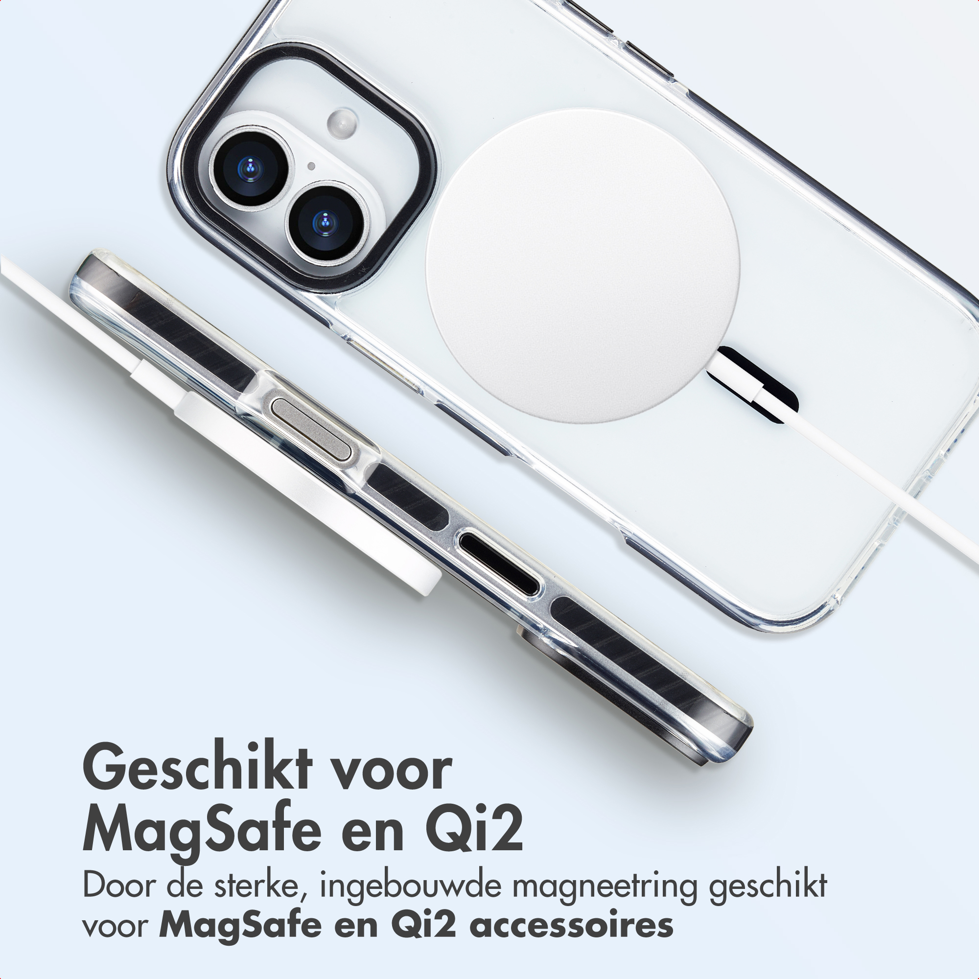 Un telefono in una custodia trasparente con un caricabatterie MagSafe bianco. Il testo recita: 'Adatto per accessori MagSafe e Qi2'.
