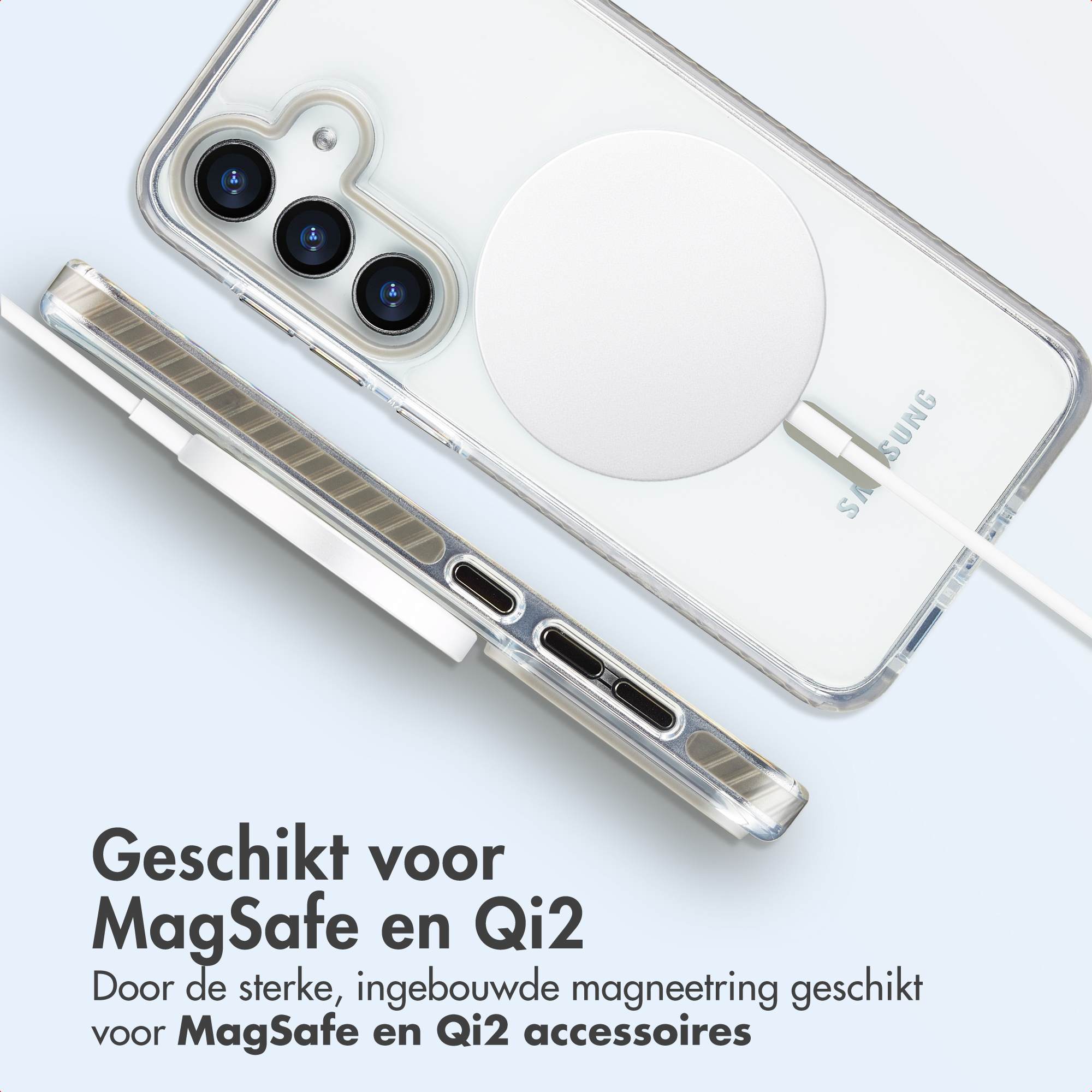 Una custodia trasparente con un caricatore MagSafe bianco. Il testo in basso indica la compatibilità MagSafe e Qi2.