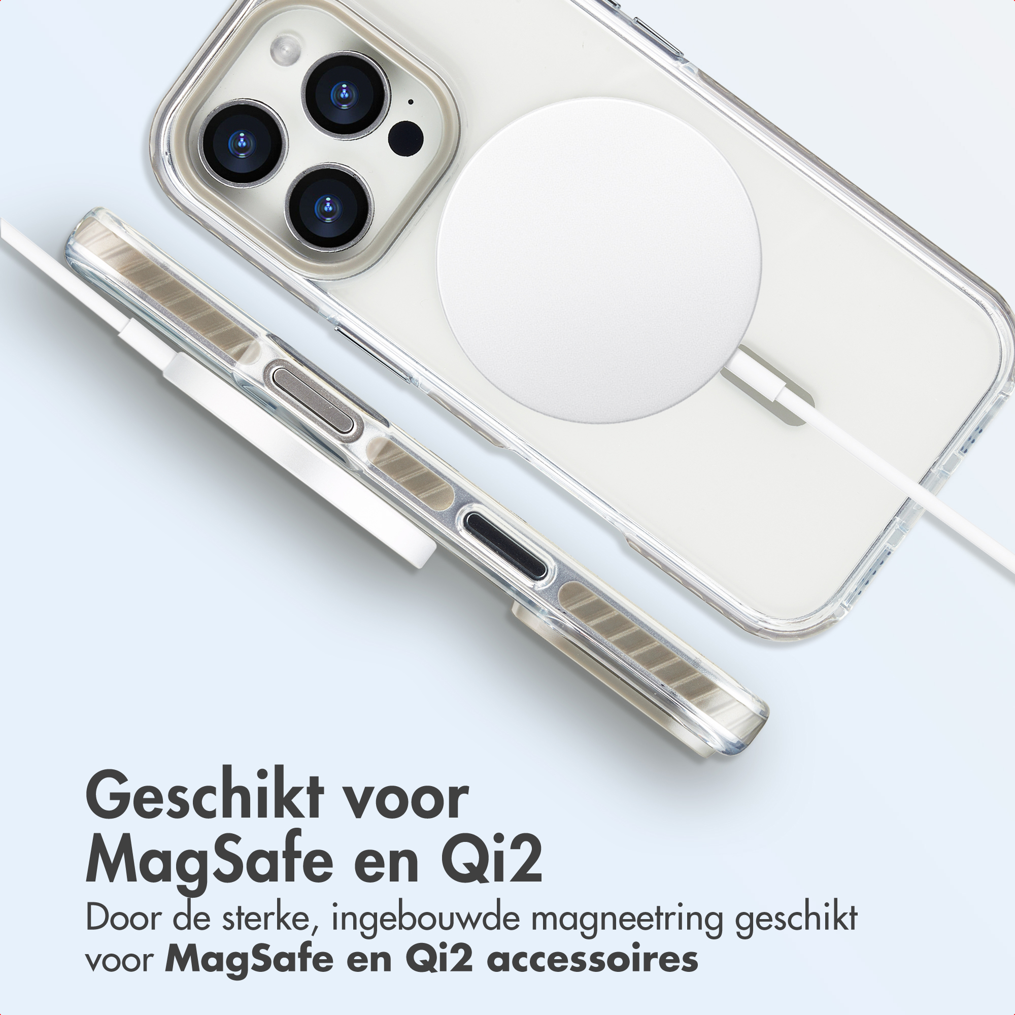 Un téléphone dans une coque transparente avec un chargeur MagSafe blanc. Texte en bas : 'Convient pour MagSafe et Qi2'.