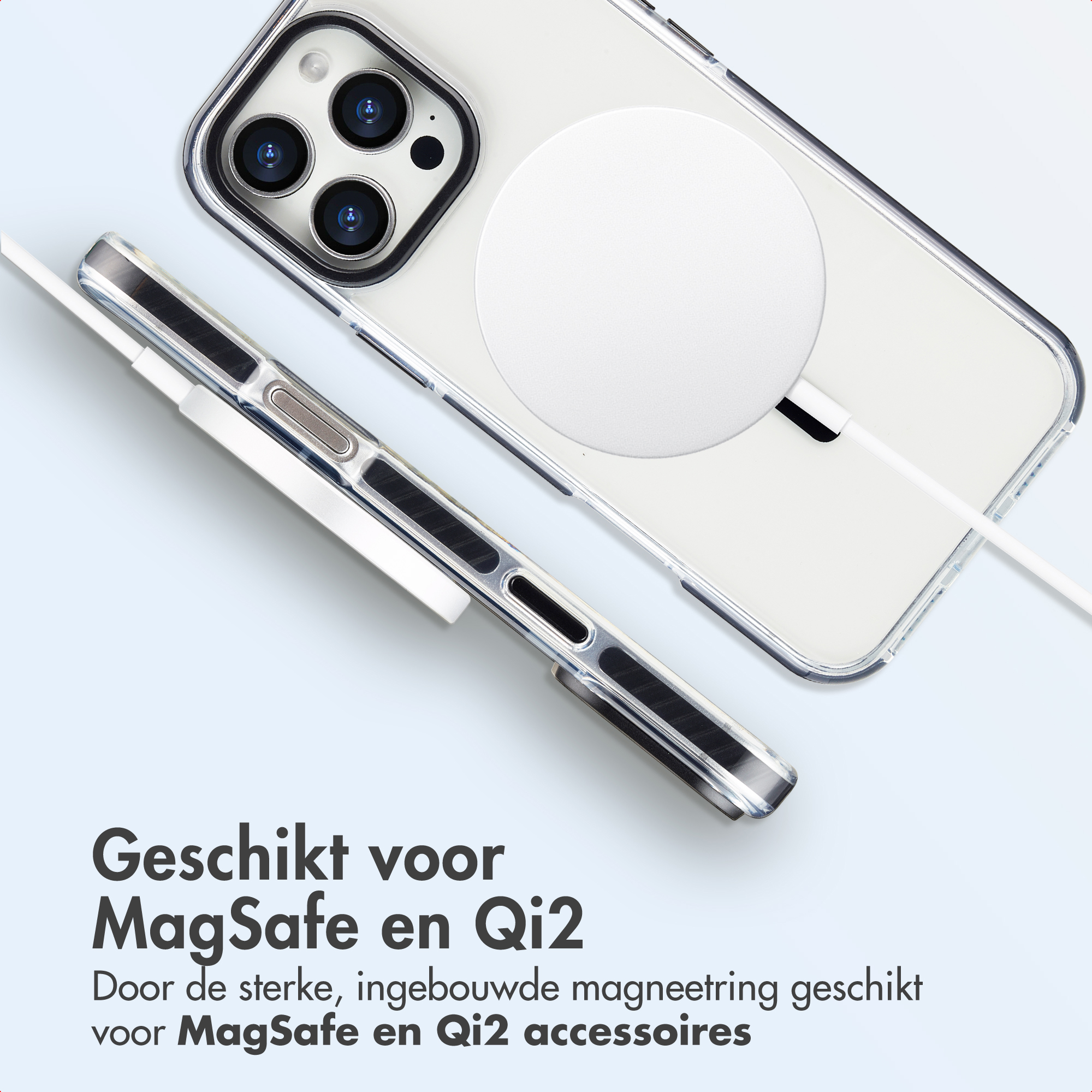 Un téléphone dans un étui transparent avec un chargeur MagSafe blanc. Le texte dit : 'Convient pour MagSafe et Qi2'.