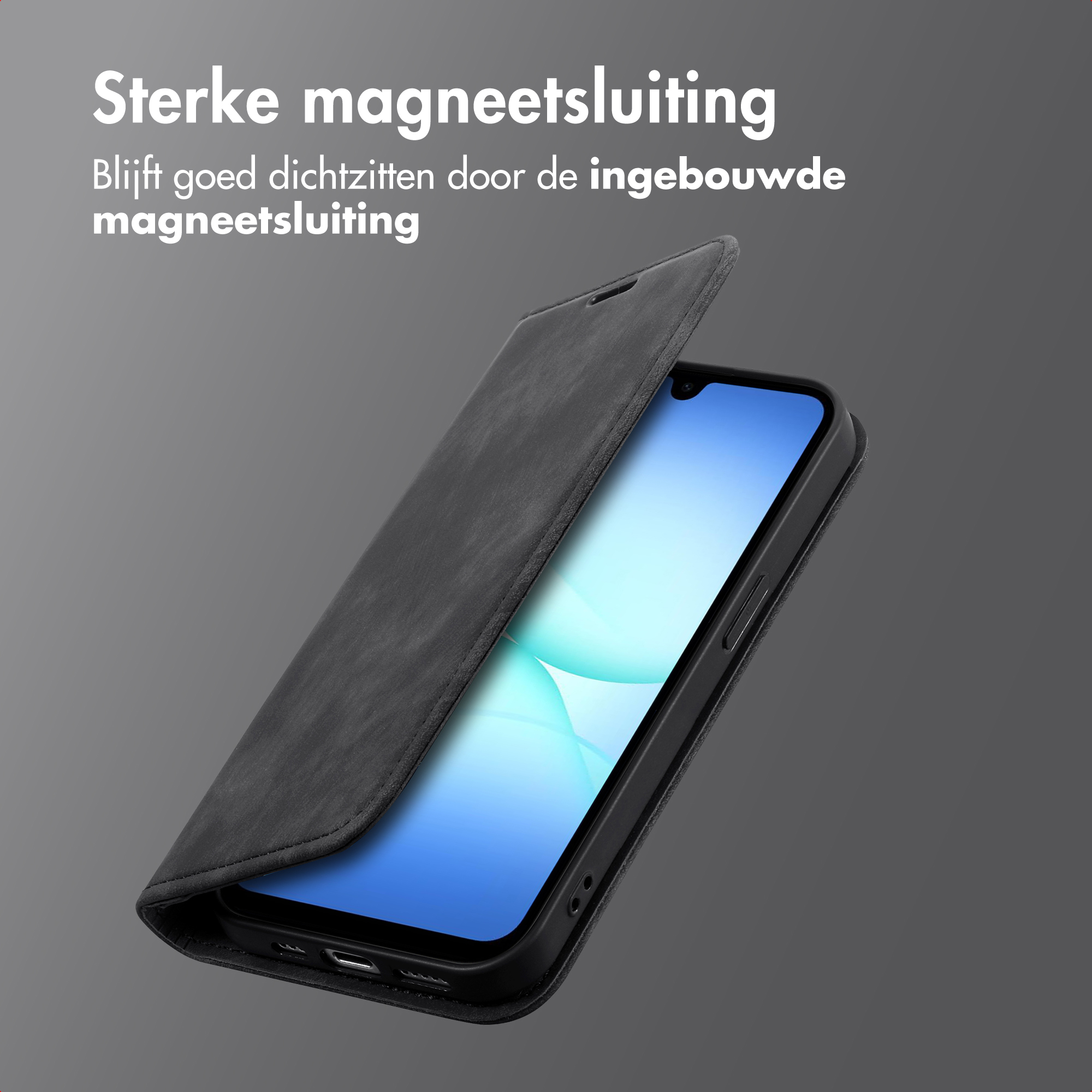 Un telefono in una custodia nera con la cover aperta. Lo schermo è visibile. Testo olandese.
