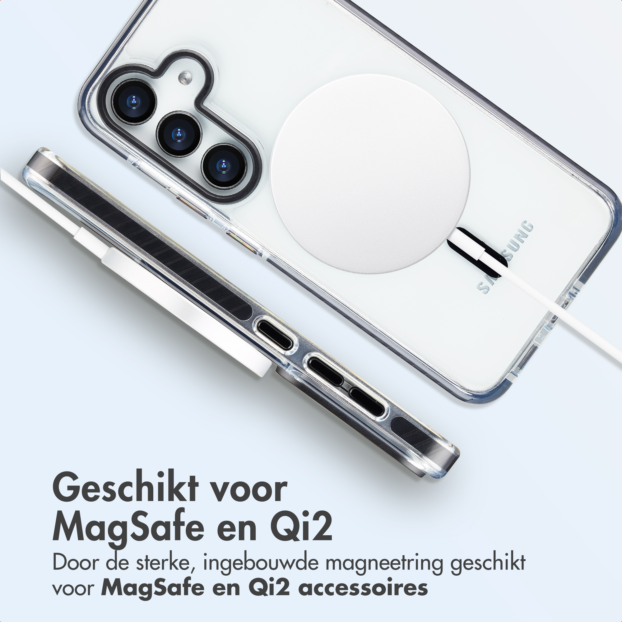 Un telefono in una custodia trasparente con un caricatore MagSafe bianco. Il testo recita 'Adatto per MagSafe e Qi2'.